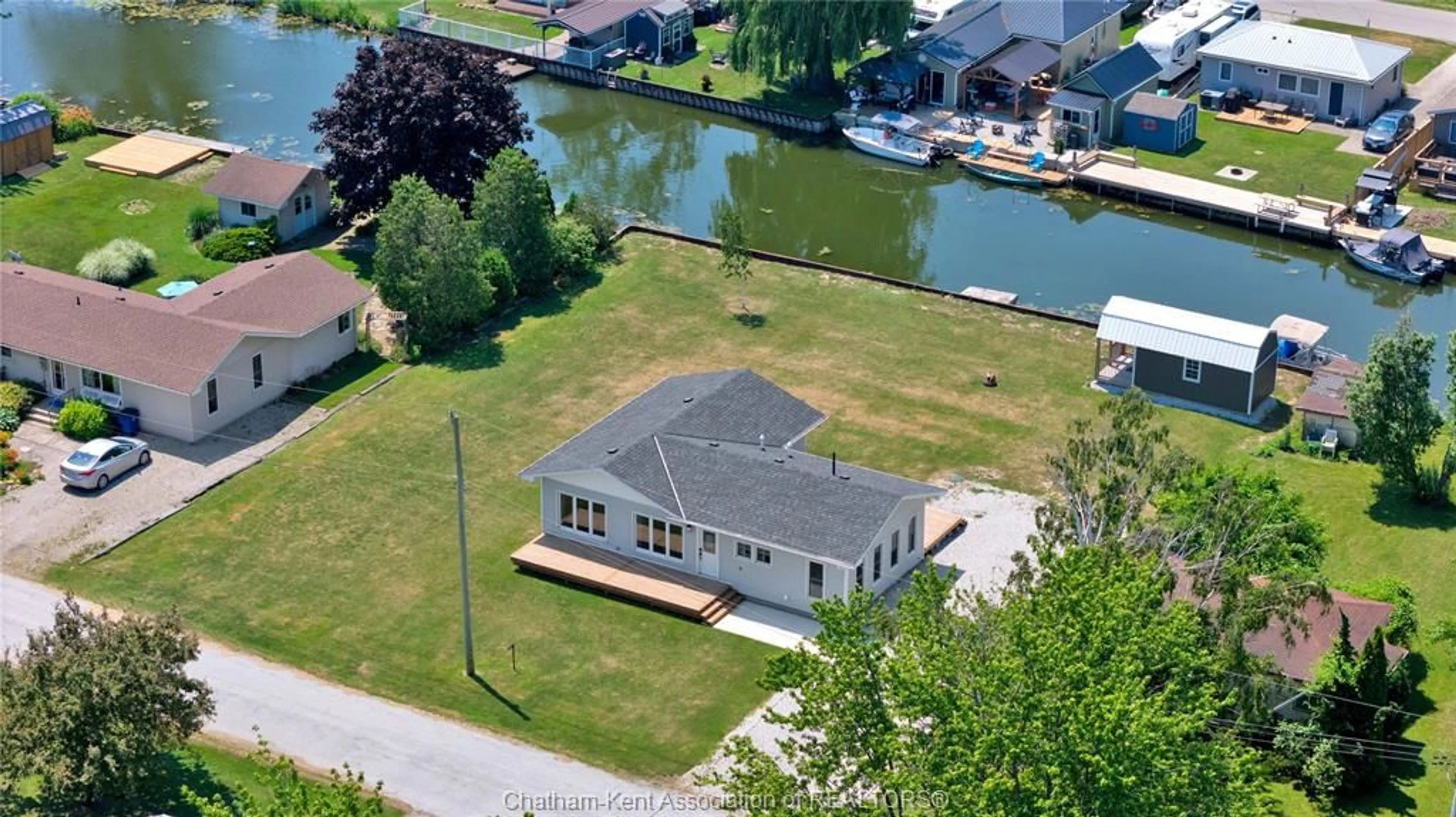 A pic from outside/outdoor area/front of a property/back of a property/a pic from drone, water/lake/river/ocean view for 86 BAYVIEW Dr, Shrewsbury Ontario N0P 1A0