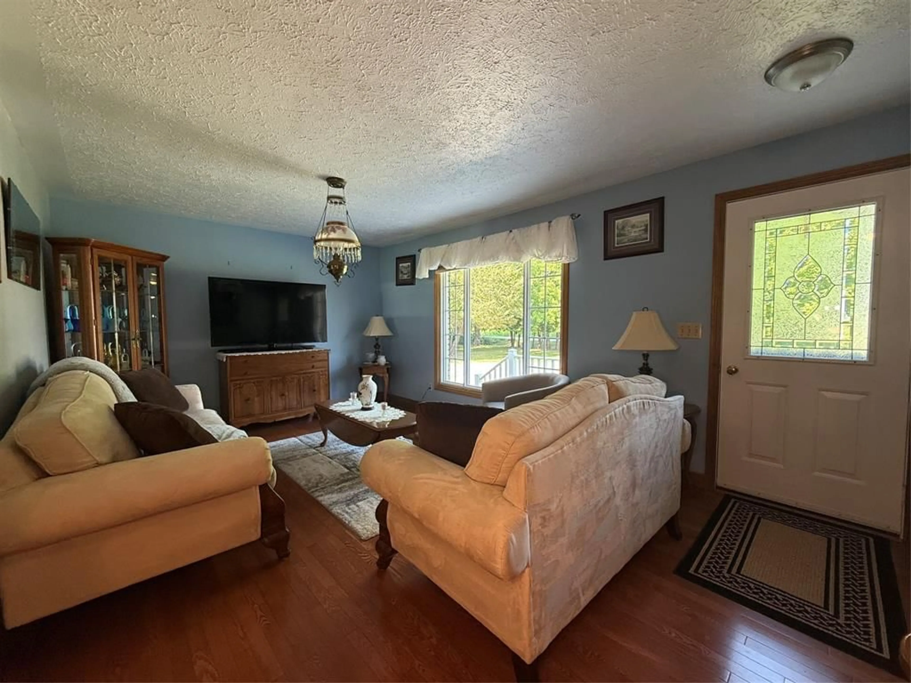Living room with furniture, unknown for 29422 DAWN VALLEY Rd, Tupperville Ontario N0P 2M0