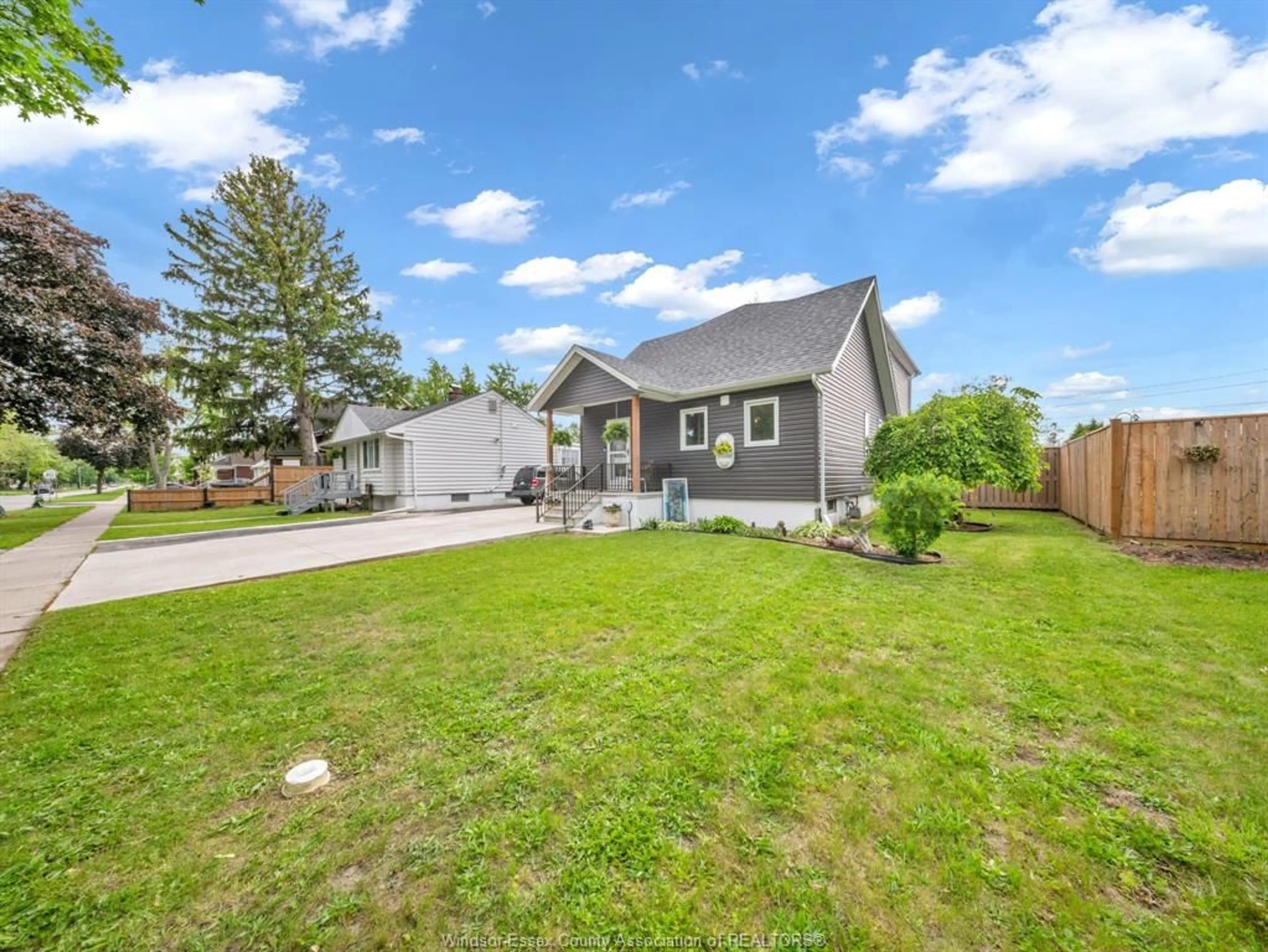Unknown for 1583 Bernard Rd, Windsor Ontario N8Y 4K5