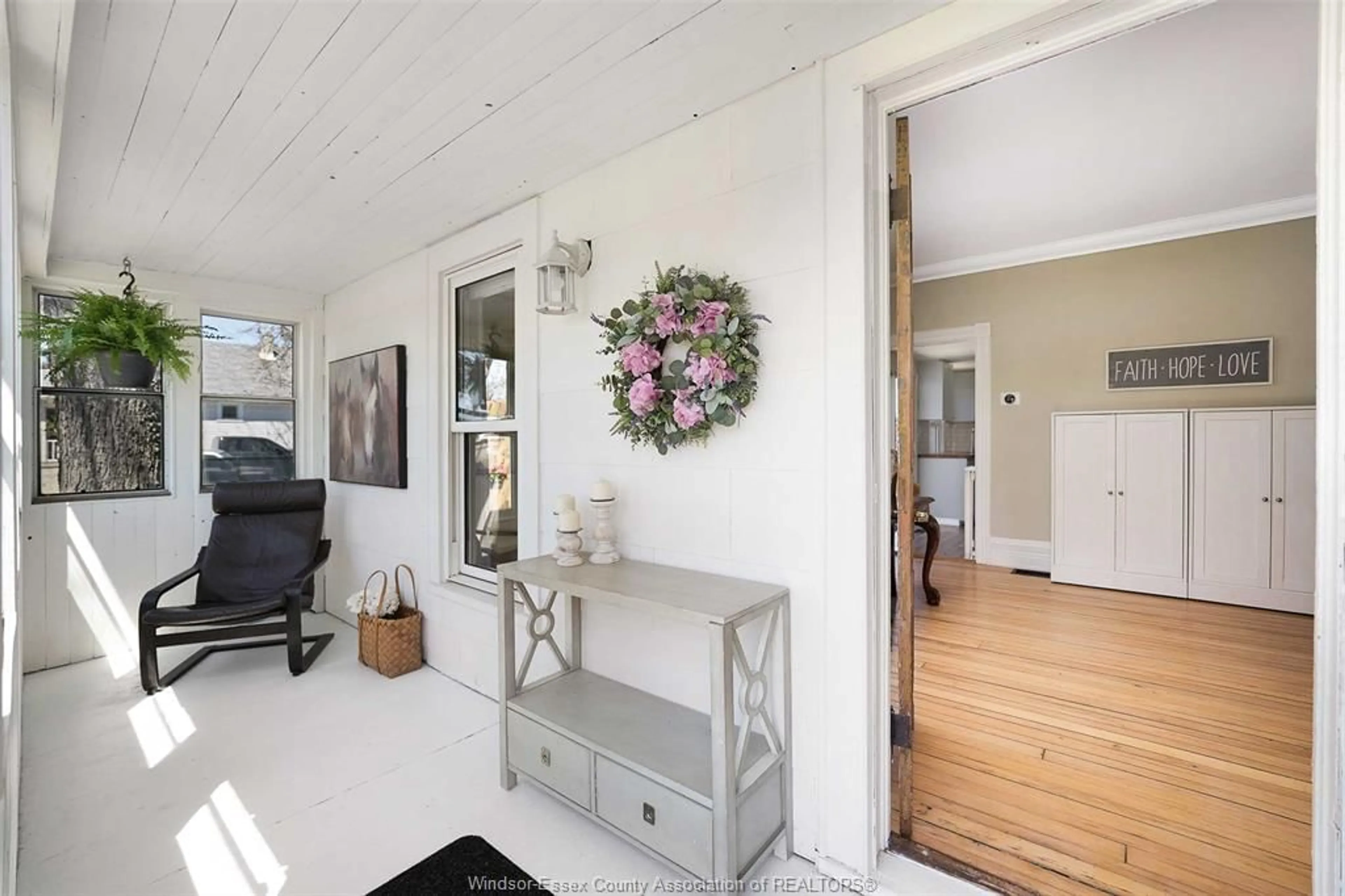 Indoor entryway for 5290 HURON CHURCH LINE Rd, LaSalle Ontario N9H 1H6