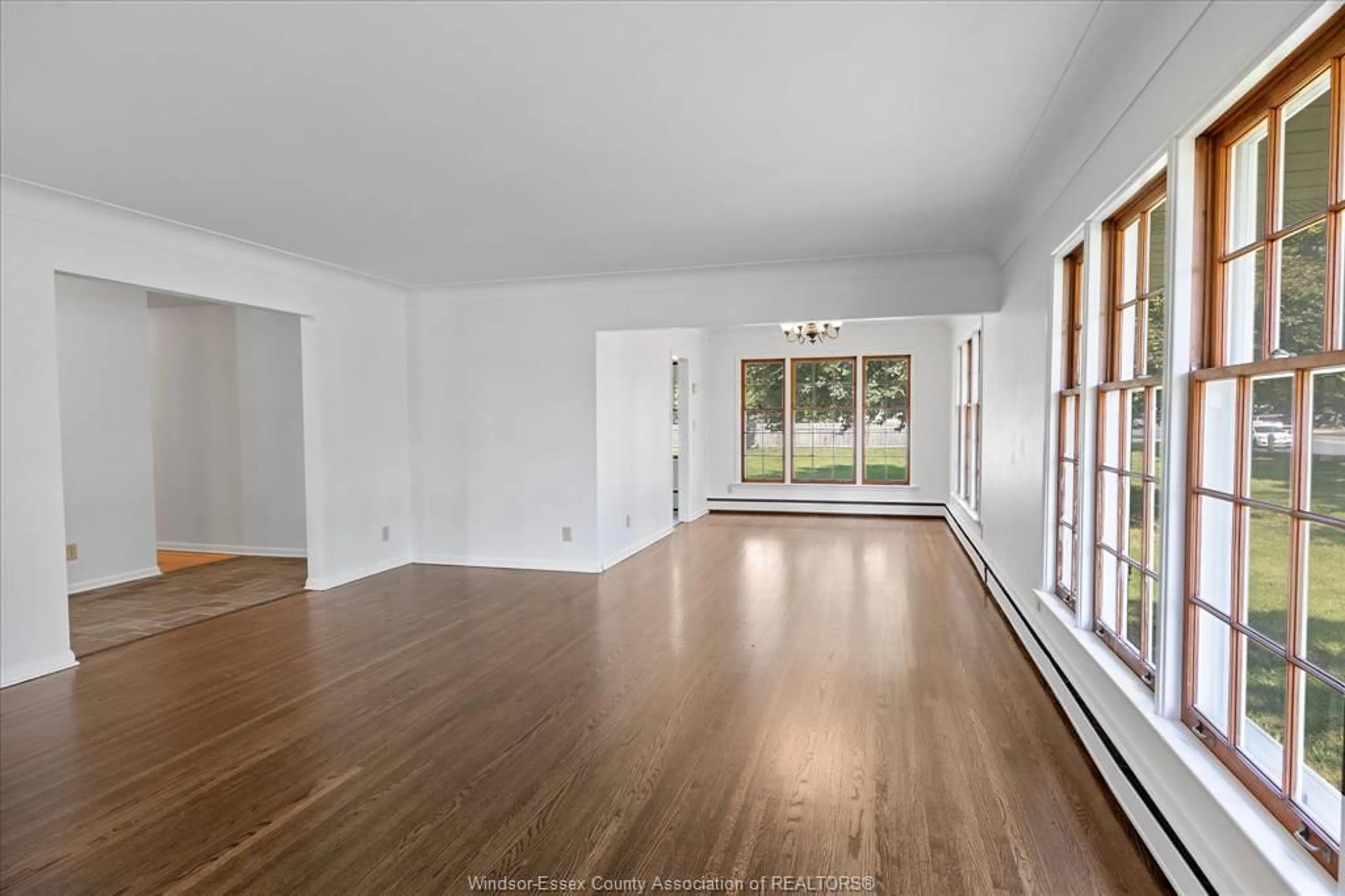 A pic of a room for 3985 DOUGALL AVE., Windsor Ontario N9G 1X3