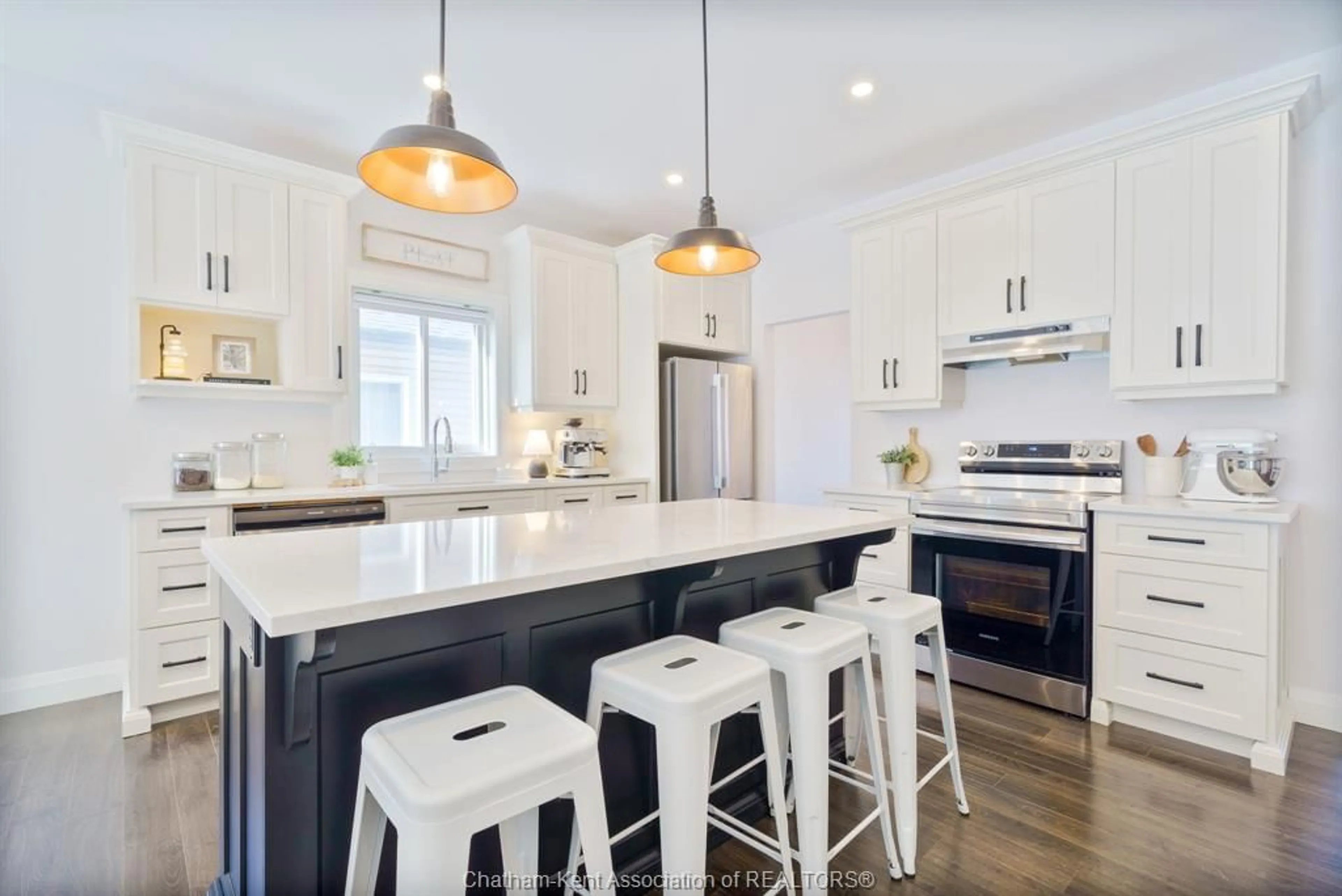 Open concept kitchen, unknown for 339 OAK St, Bothwell Ontario N0P 1C0