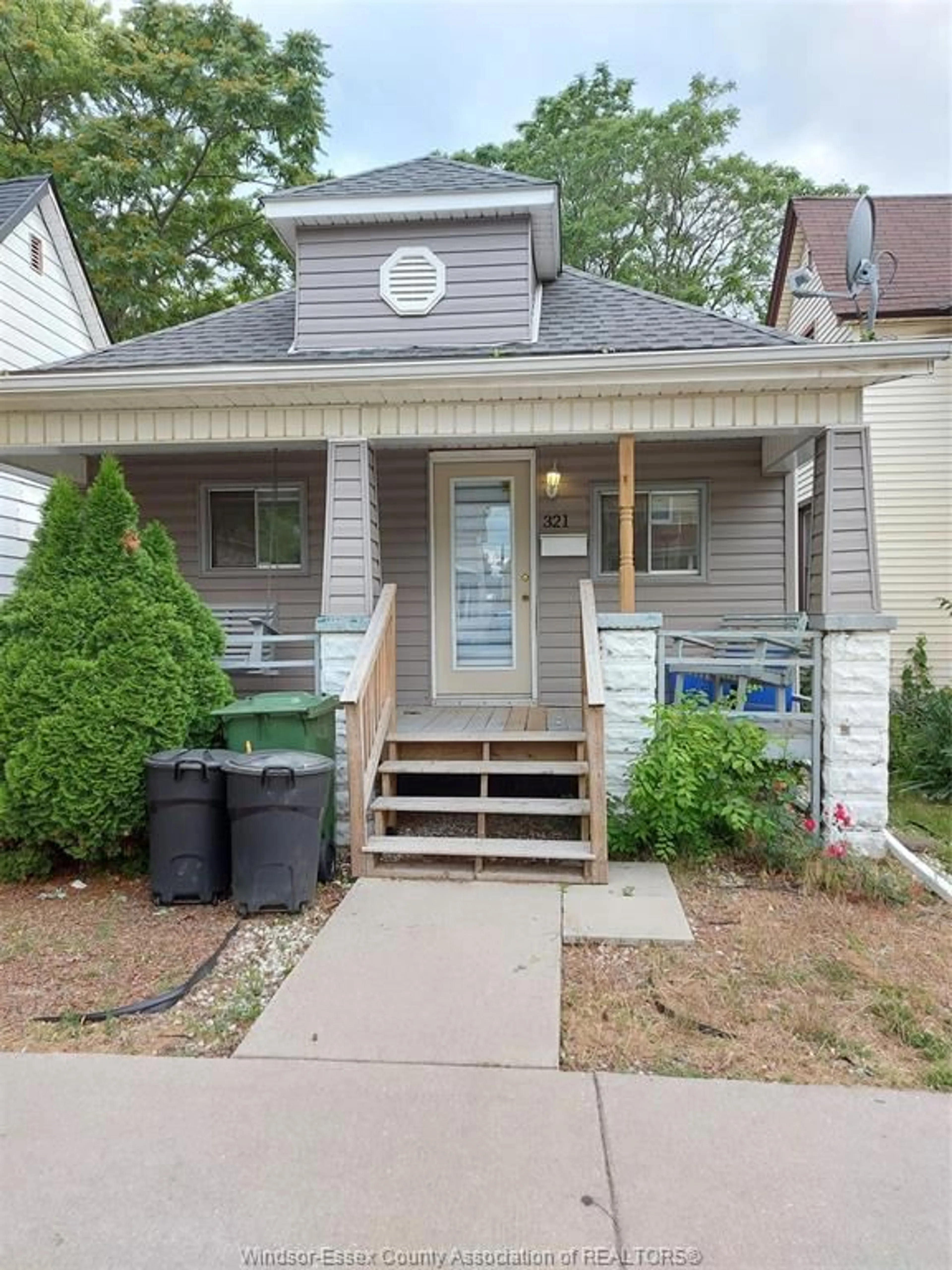 Home with vinyl exterior material, street for 321 BRIDGE Ave, Windsor Ontario N9B 2M3