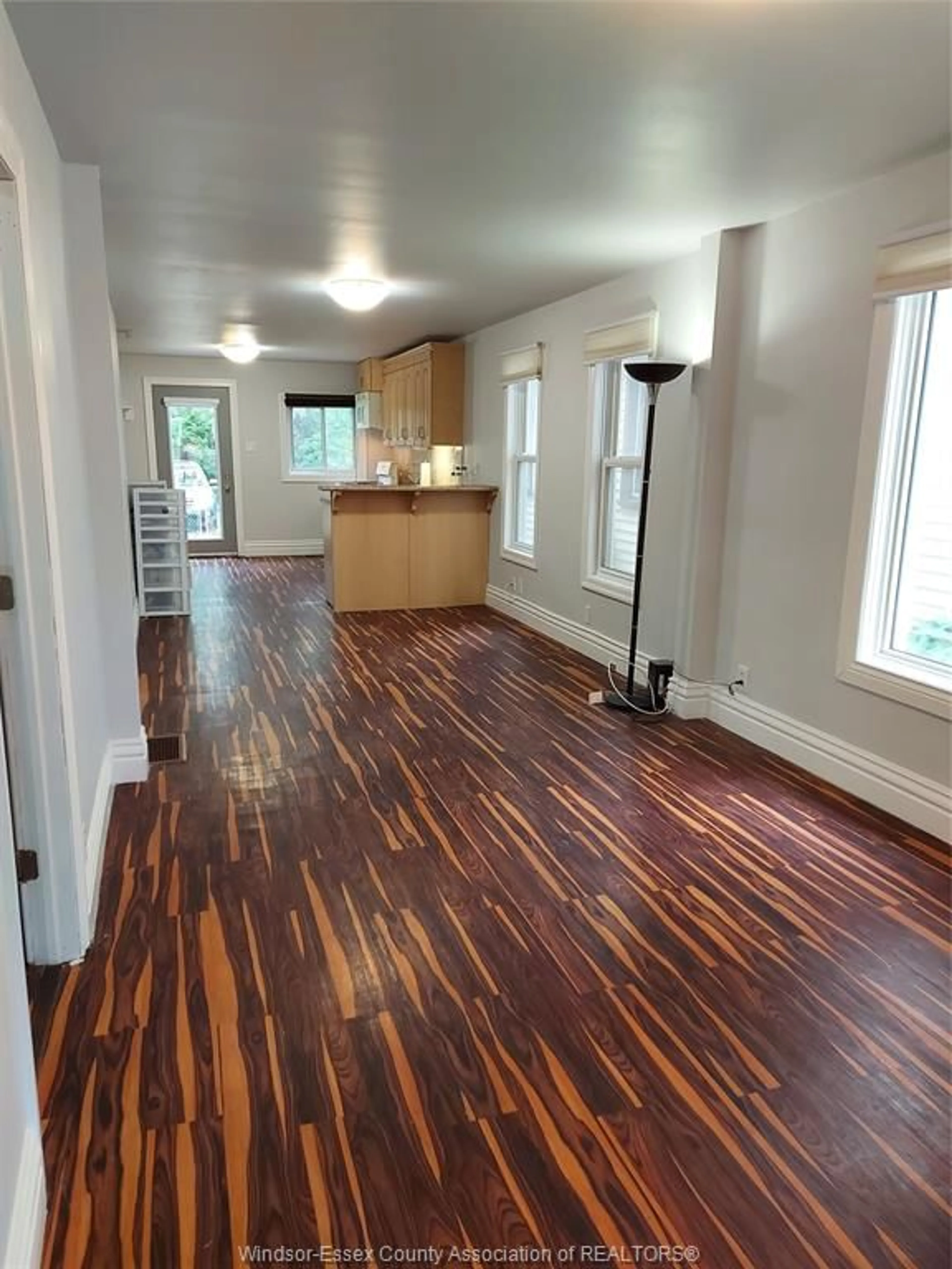 Indoor entryway for 321 BRIDGE Ave, Windsor Ontario N9B 2M3