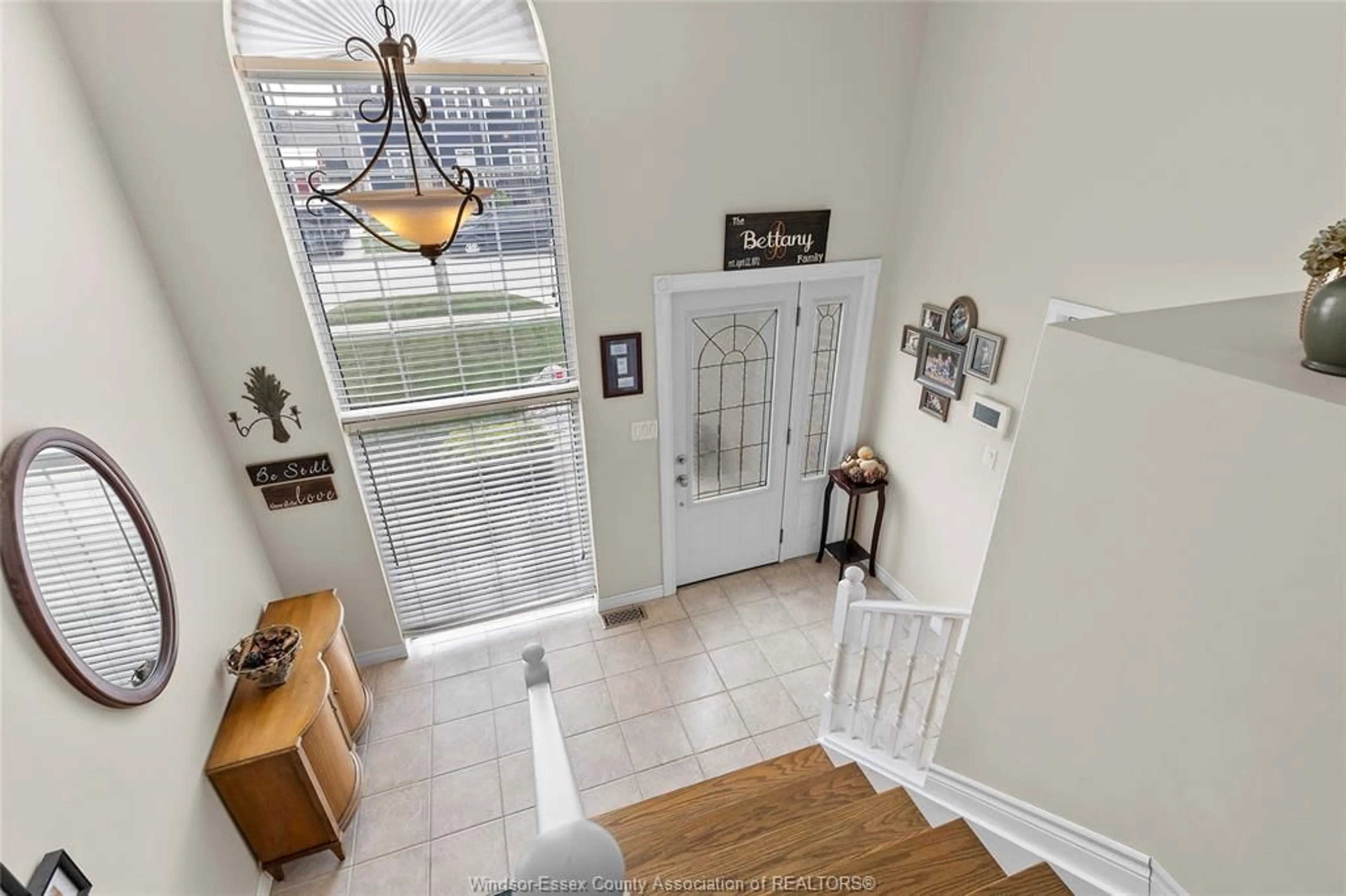 Indoor entryway for 3328 Riberdy Rd, Windsor Ontario N8W 3V2