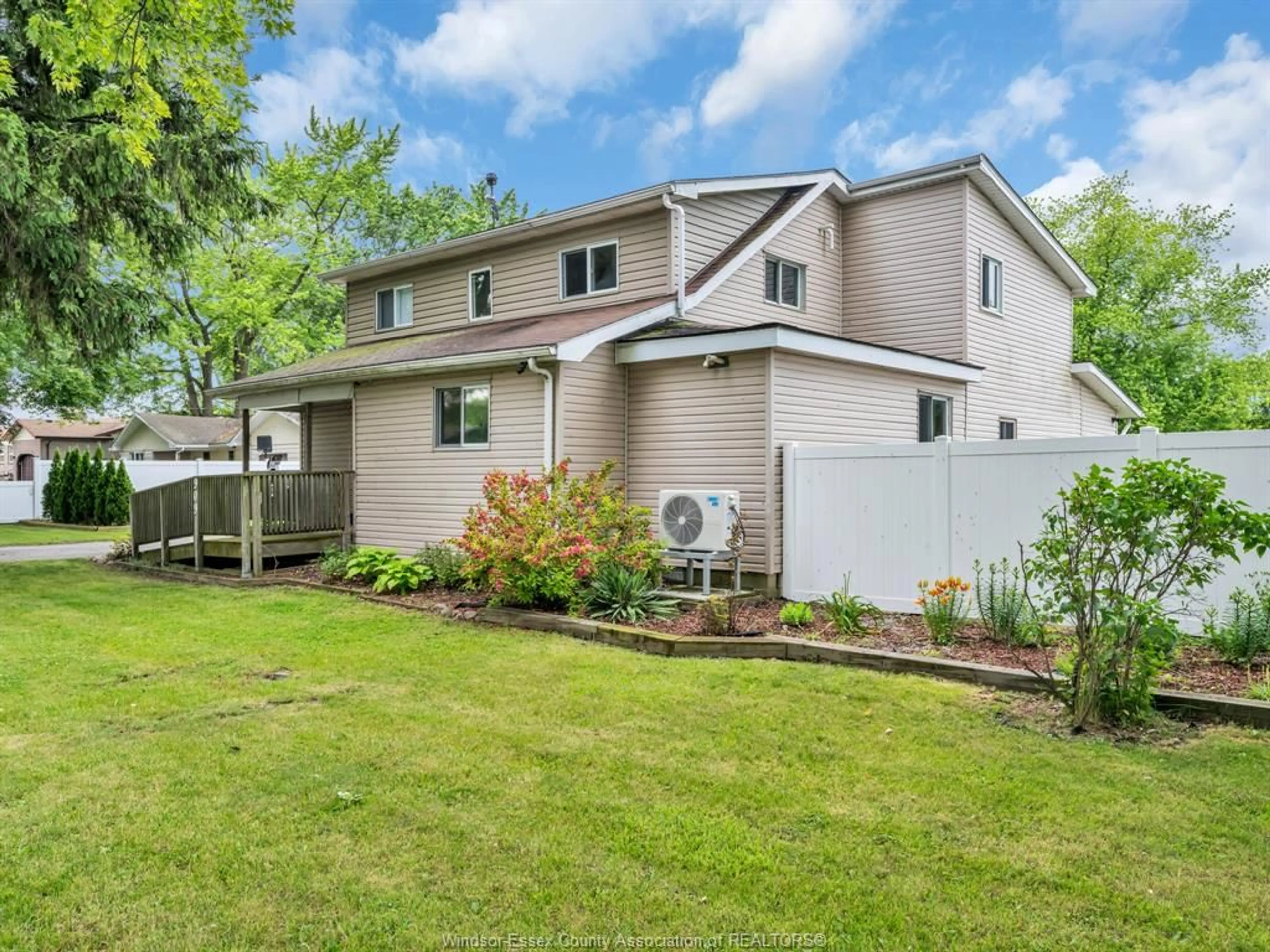 Home with vinyl exterior material, street for 909 BUSHEY St, Stoney Point Ontario N0R 1N0