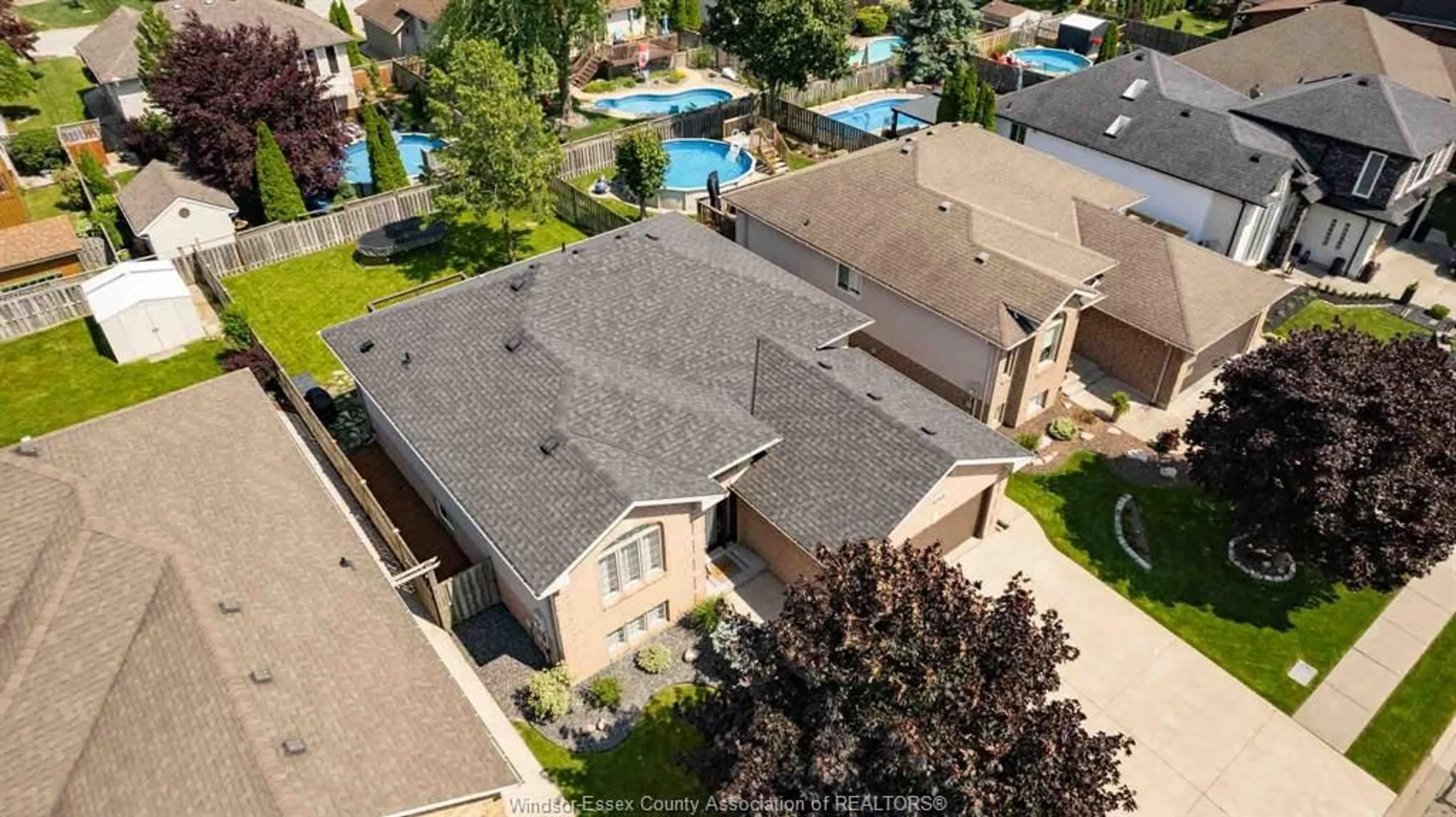 A pic from outside/outdoor area/front of a property/back of a property/a pic from drone, street for 830 REVLAND, Tecumseh Ontario N8N 5B2