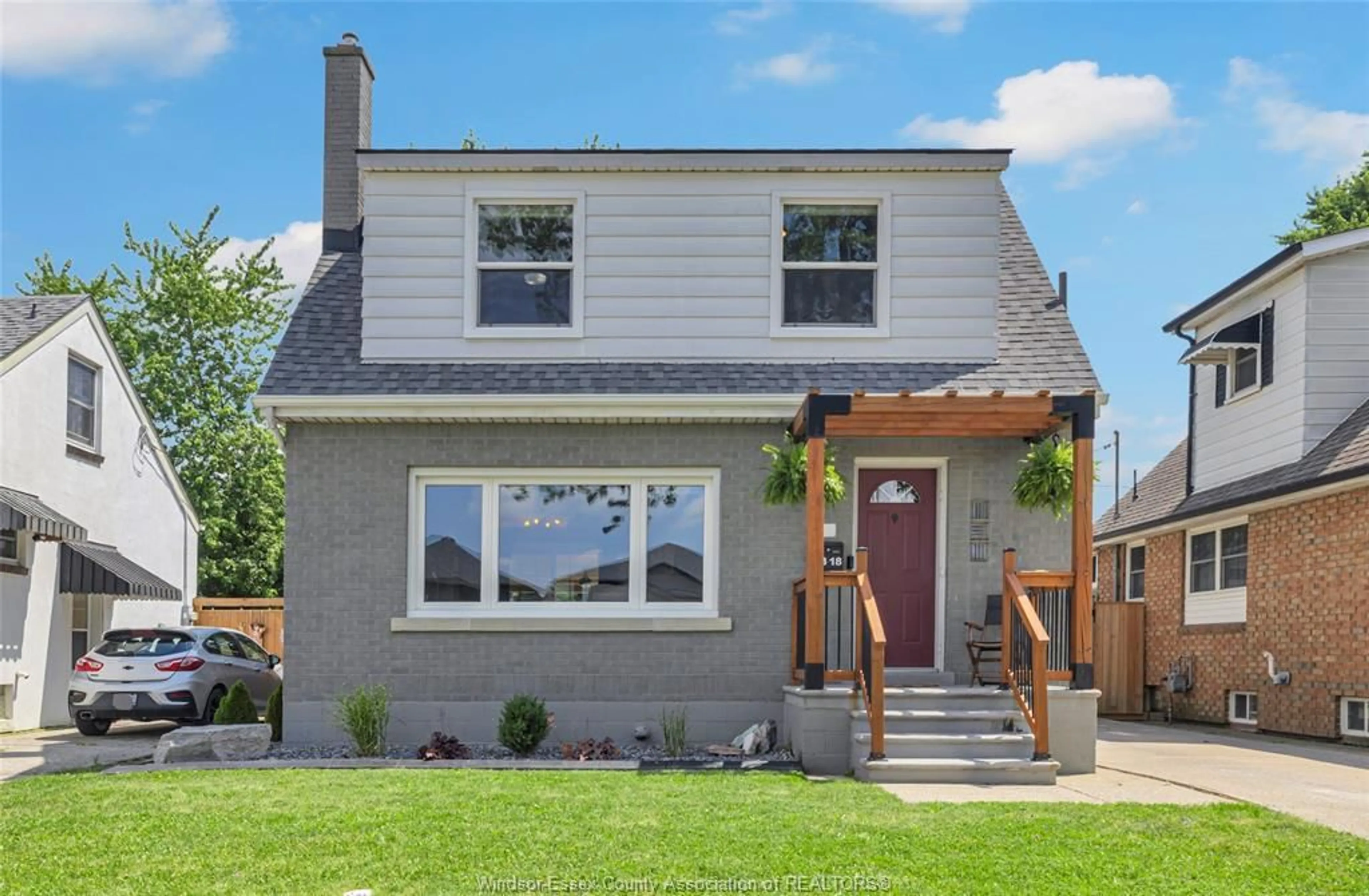 Home with vinyl exterior material, street for 1818 MELDRUM ROAD, Windsor Ontario N8W 4C9