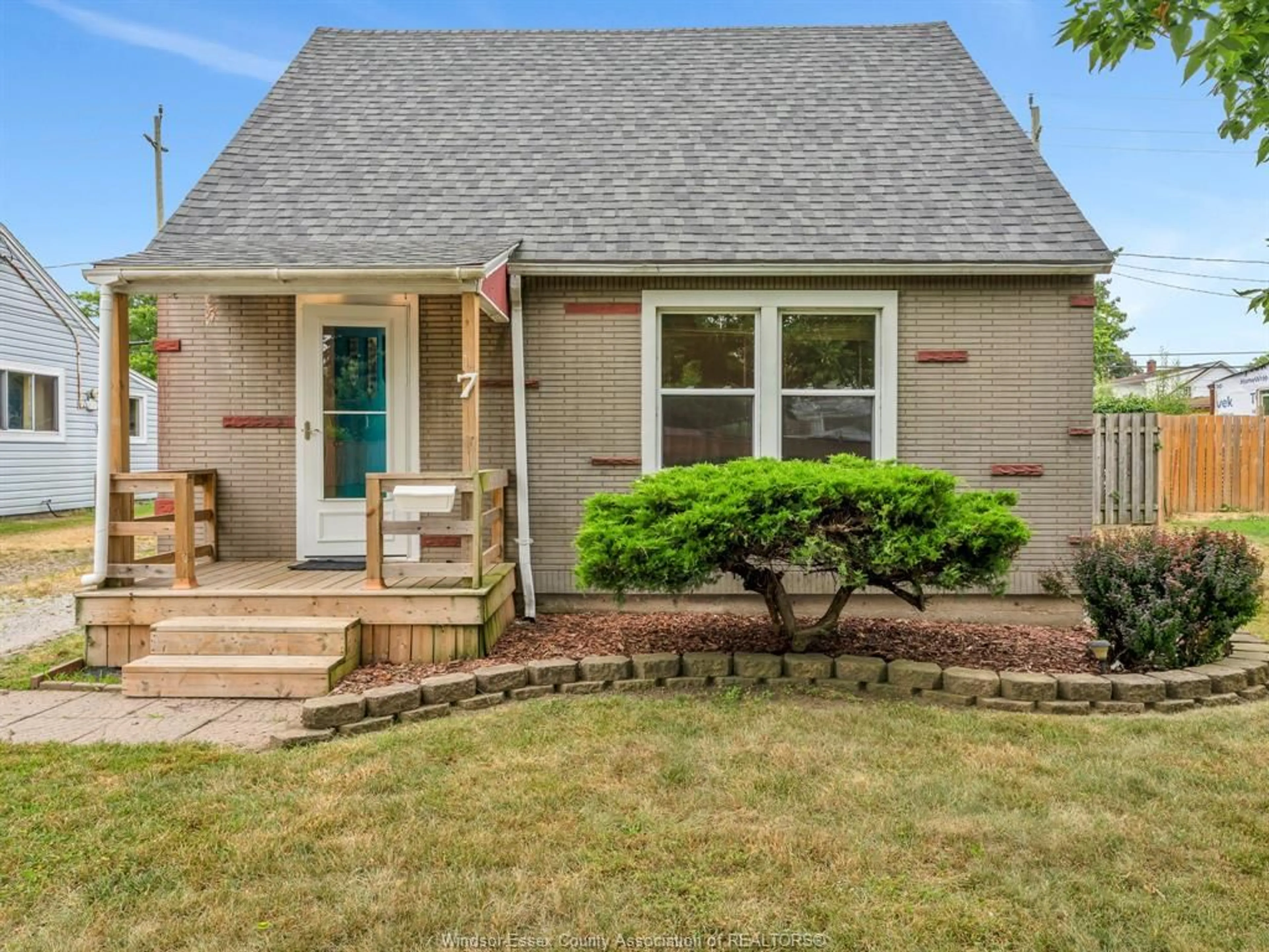 Home with vinyl exterior material, street for 7 Whitwam Ave, Leamington Ontario N8H 2P3