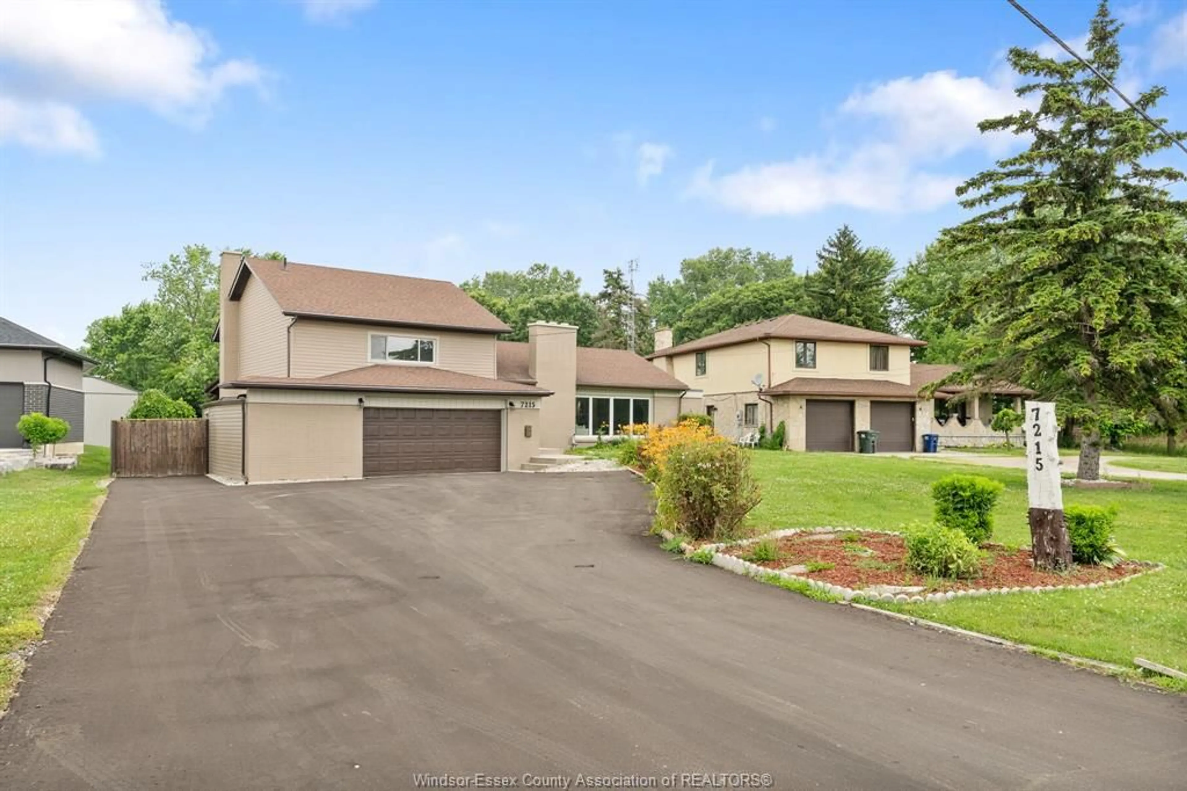 A pic from outside/outdoor area/front of a property/back of a property/a pic from drone, street for 7215 MALDEN ROAD, LaSalle Ontario N9J 2T8
