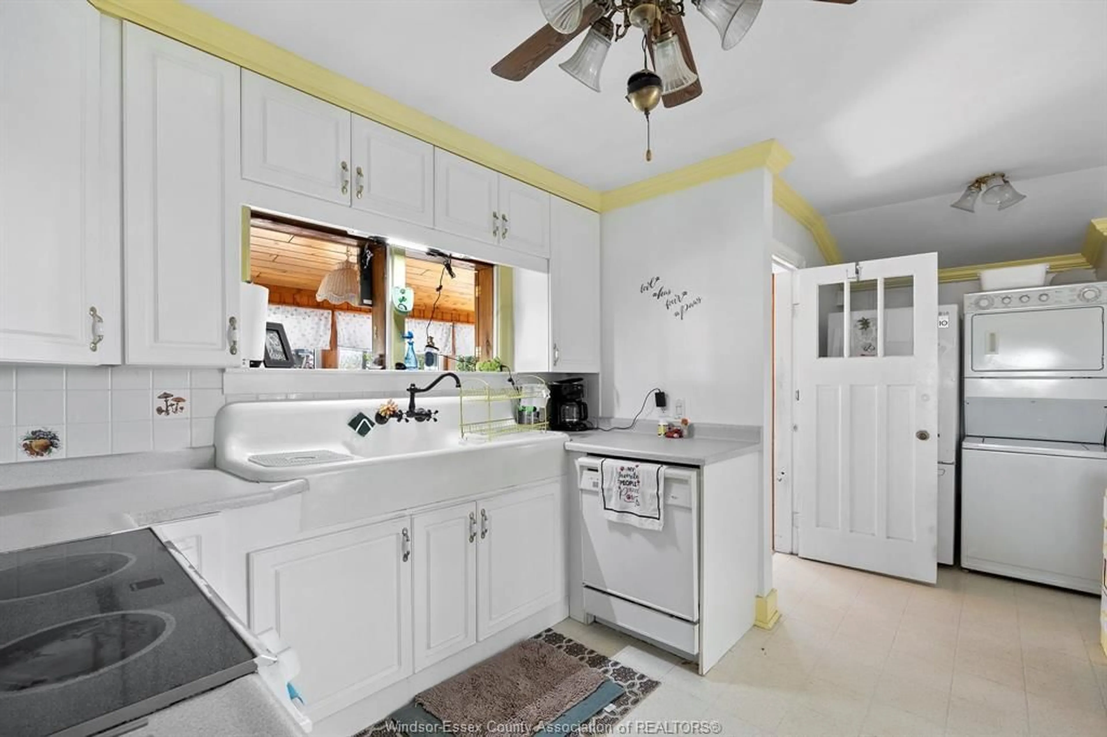 Standard kitchen, ceramic/tile floor for 13980 CRYSTAL BEACH Rd, Lakeshore Ontario N0R 1N0