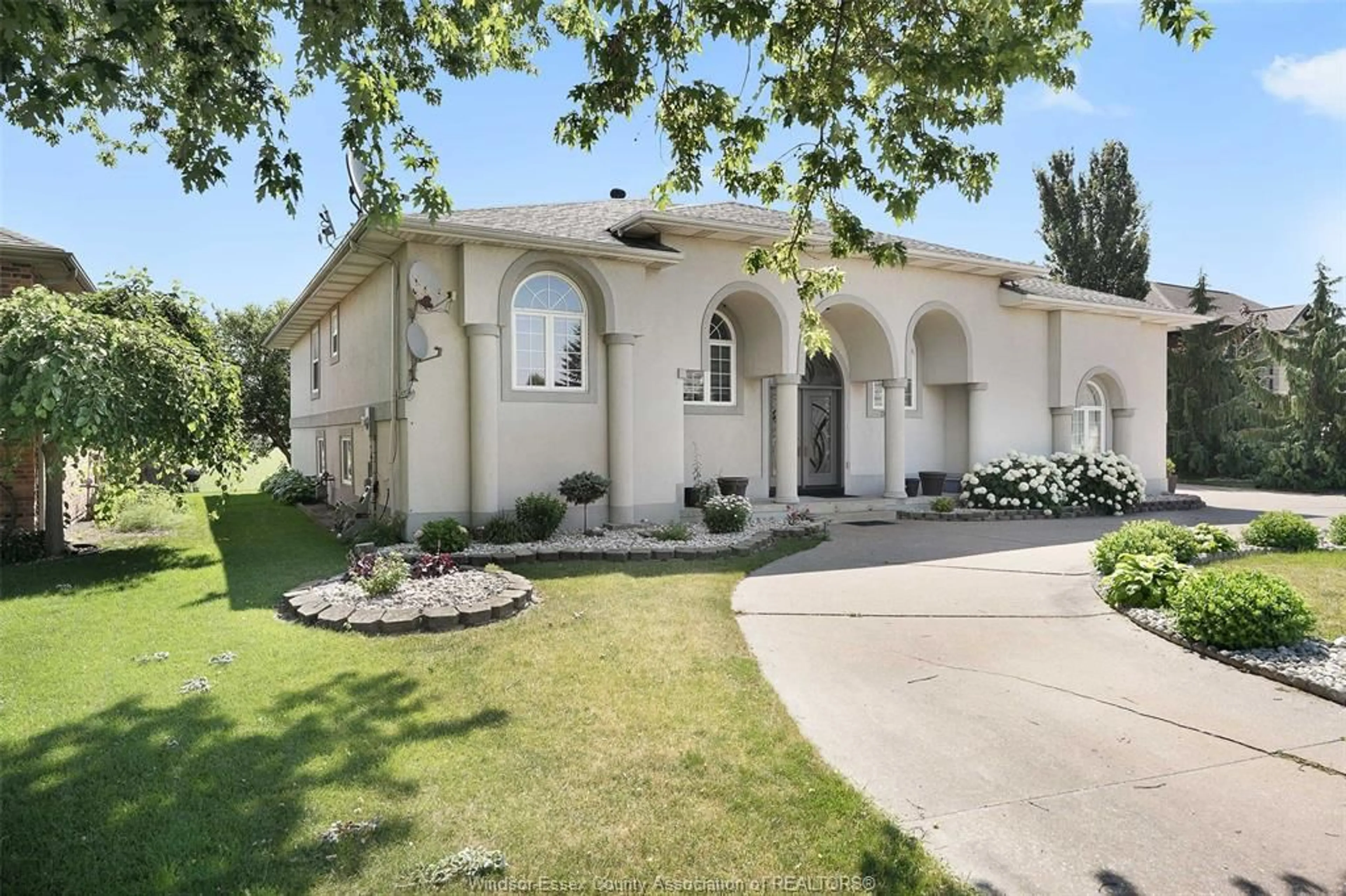 Unknown for 2070 FUNARO Cres, Tecumseh Ontario N9K 1C4