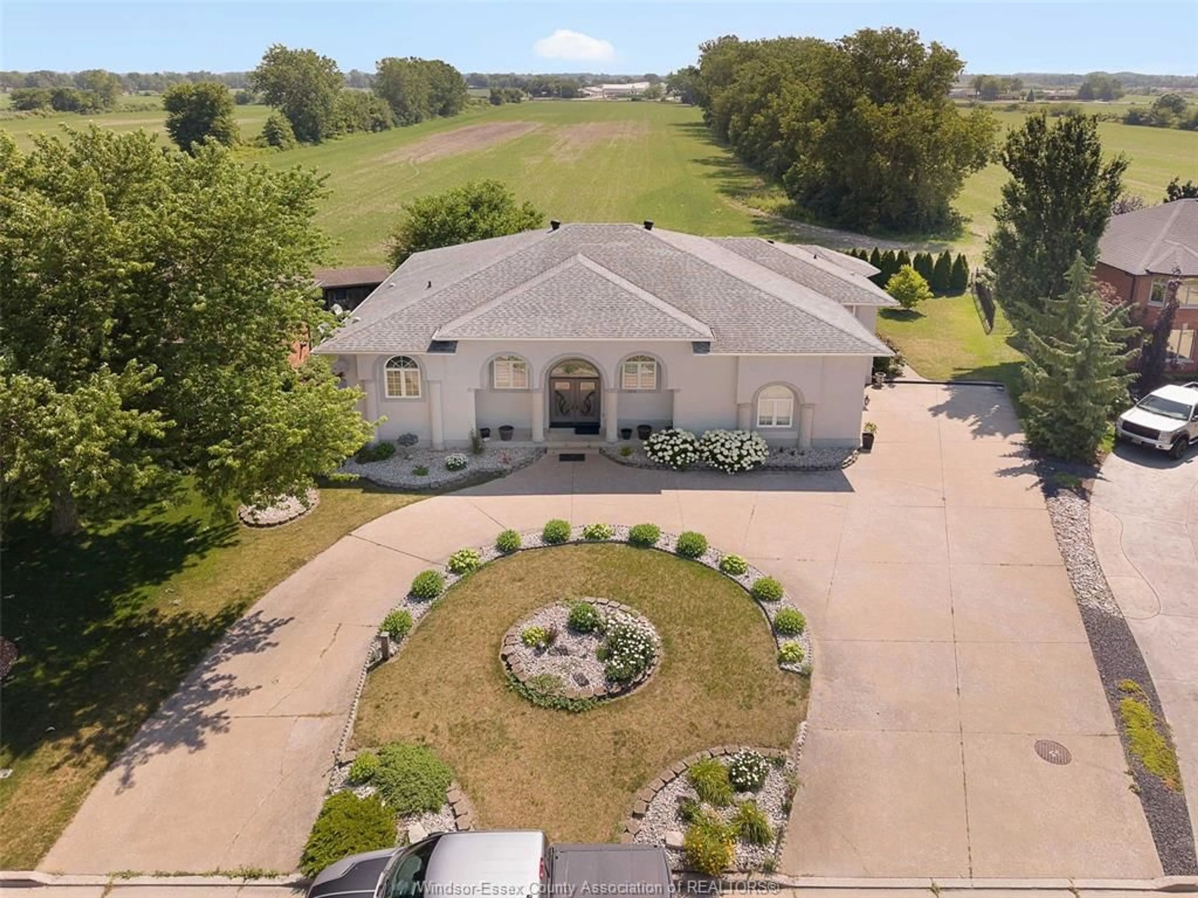 A pic from outside/outdoor area/front of a property/back of a property/a pic from drone, unknown for 2070 FUNARO Cres, Tecumseh Ontario N9K 1C4