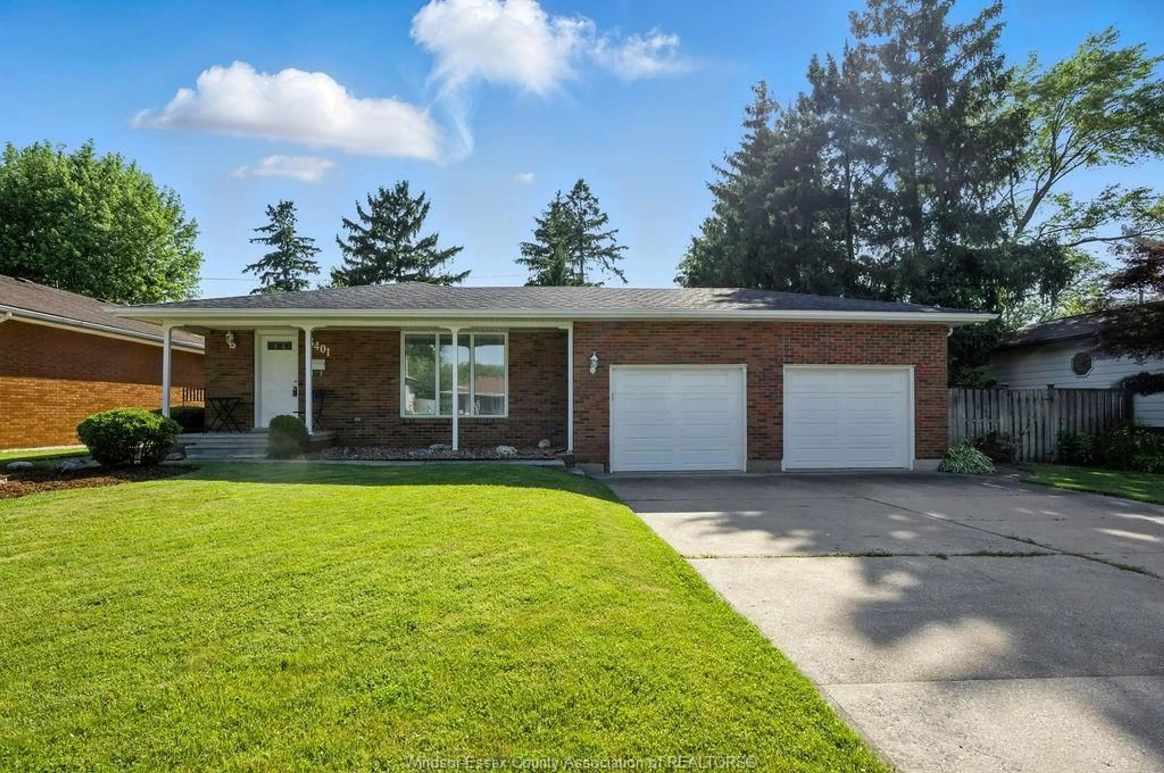Home with brick exterior material, street for 3401 AVONDALE Ave, Windsor Ontario N9E 1X8