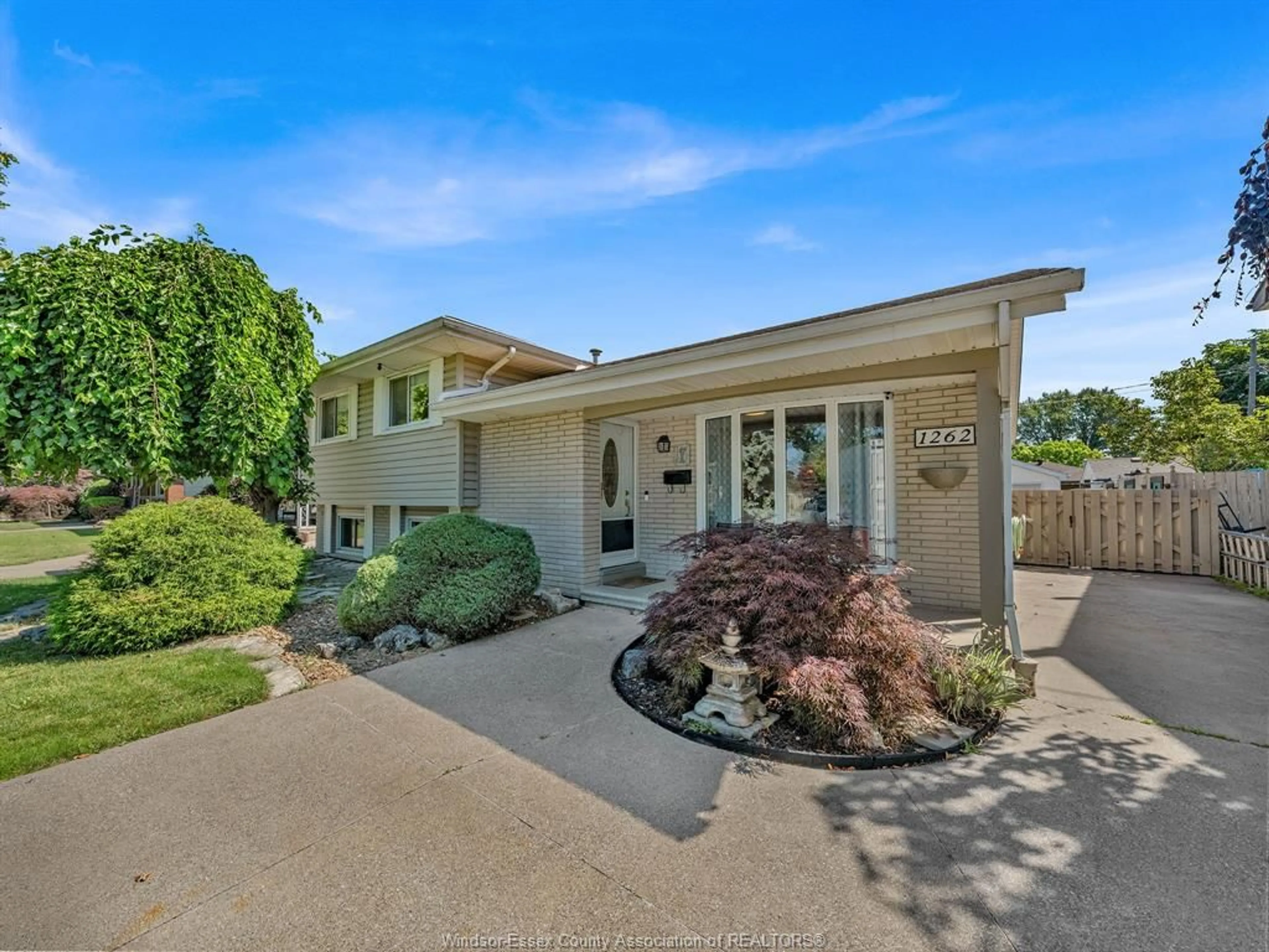 Unknown for 1262 JANISSE DRIVE, Windsor Ontario N8S 2W3