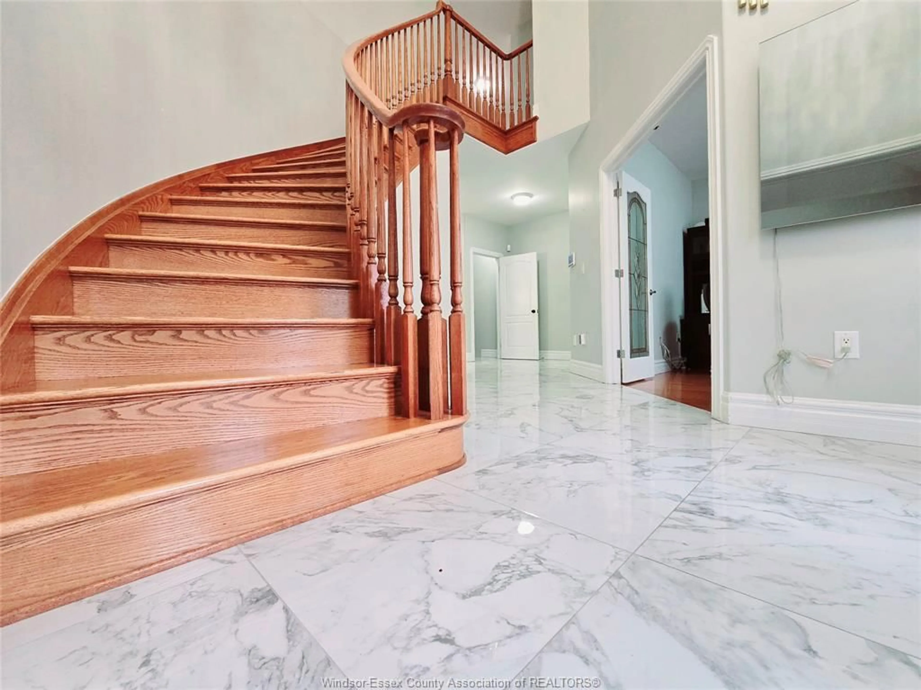Stairs for 21 LAURENTIA Dr, Tilbury Ontario N0P 2L0