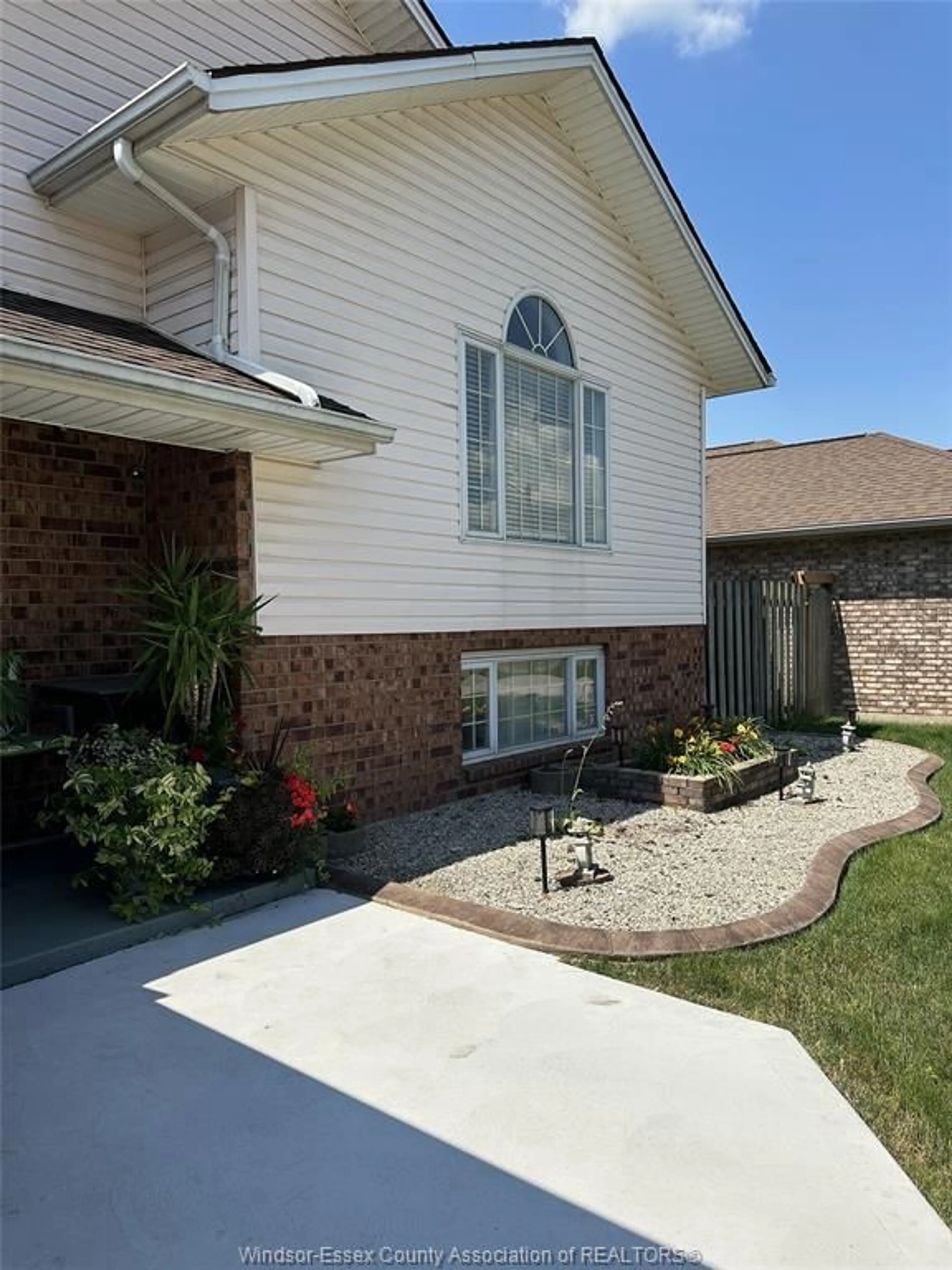 Unknown for 190 SUNNYSIDE, LaSalle Ontario N9J 3J2