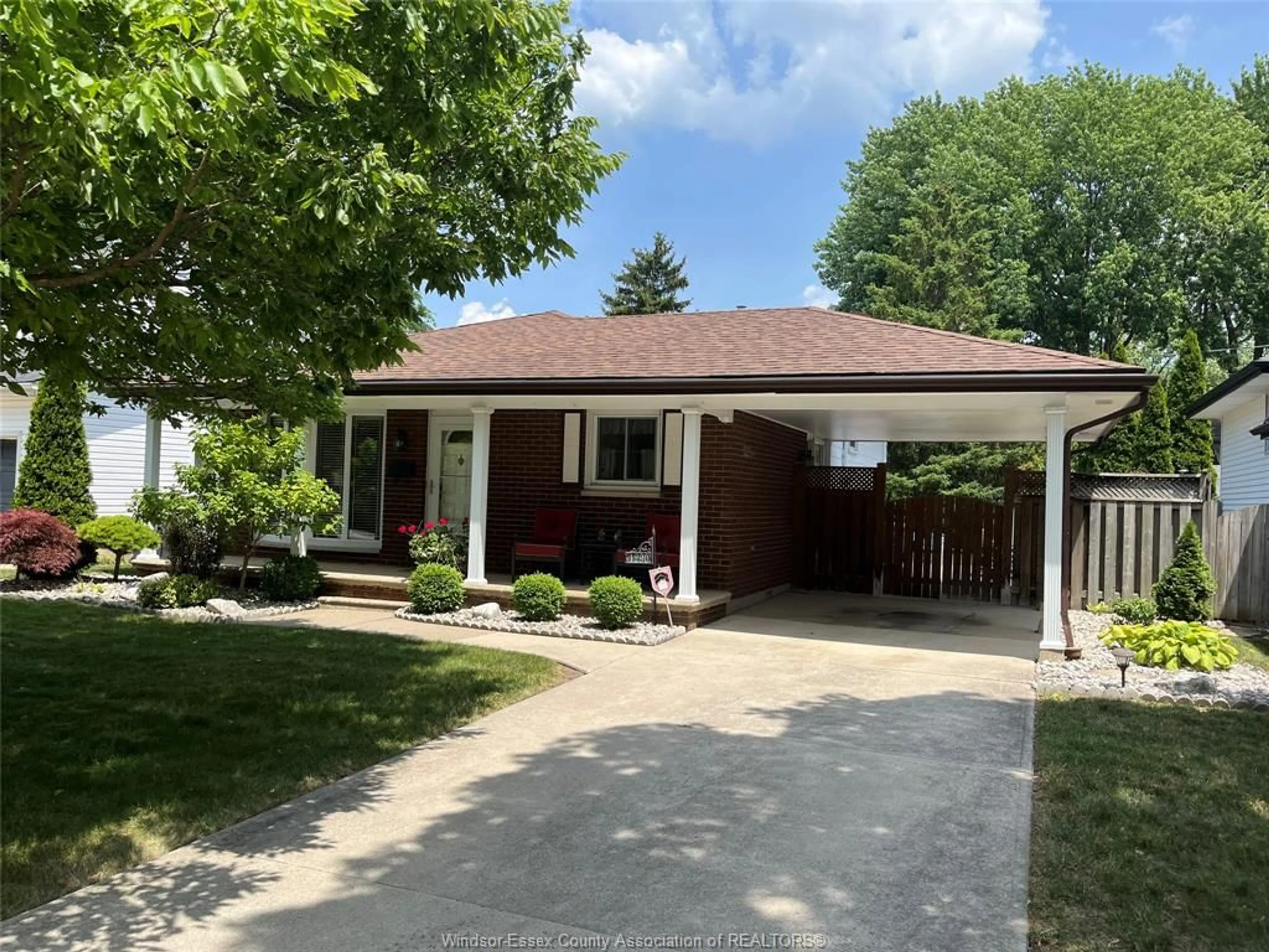 Unknown for 1290 JANISSE Dr, Windsor Ontario N8S 2W3