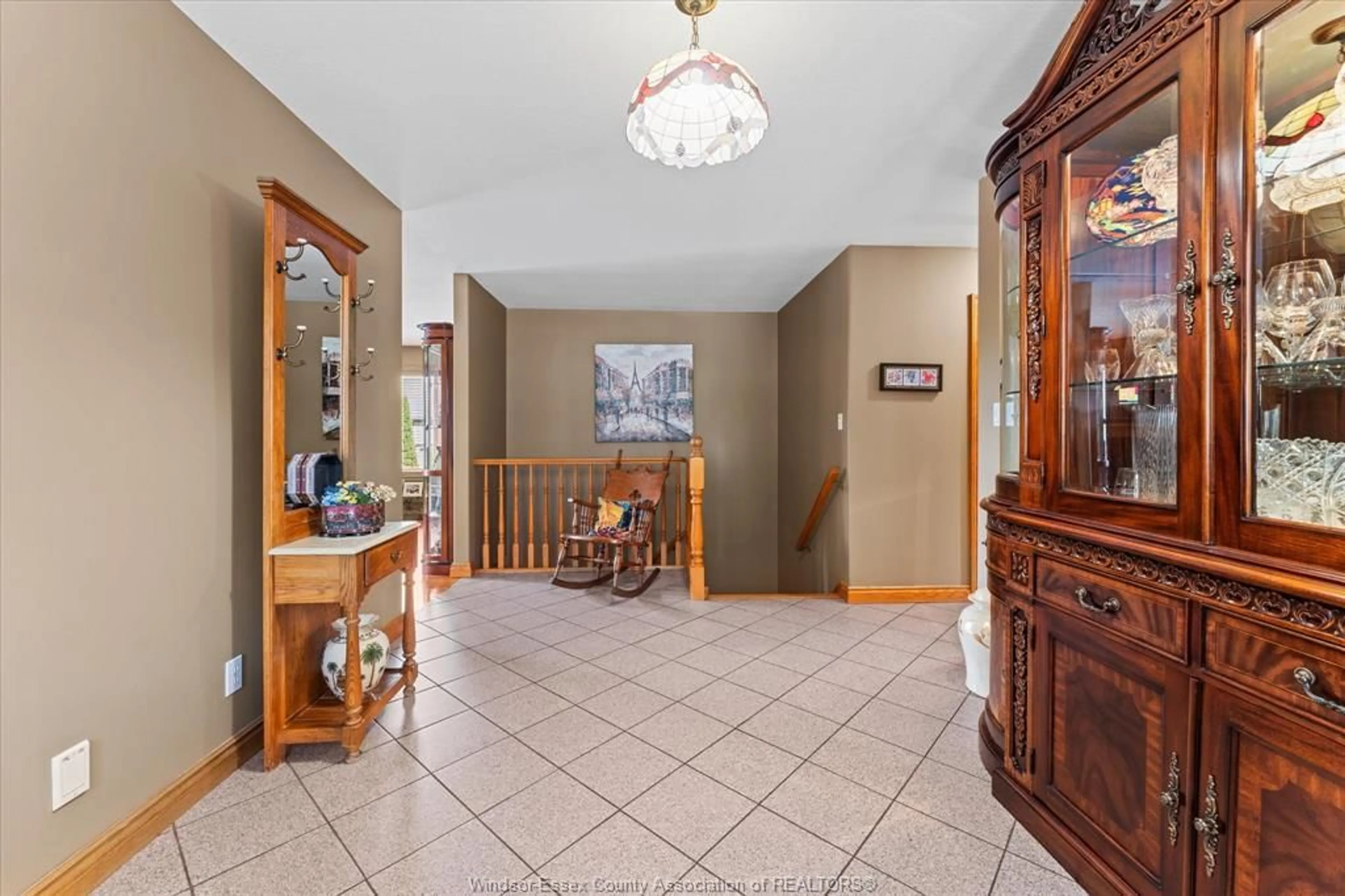 Indoor foyer for 575 WIGLE St, Amherstburg Ontario N9V 3Y2
