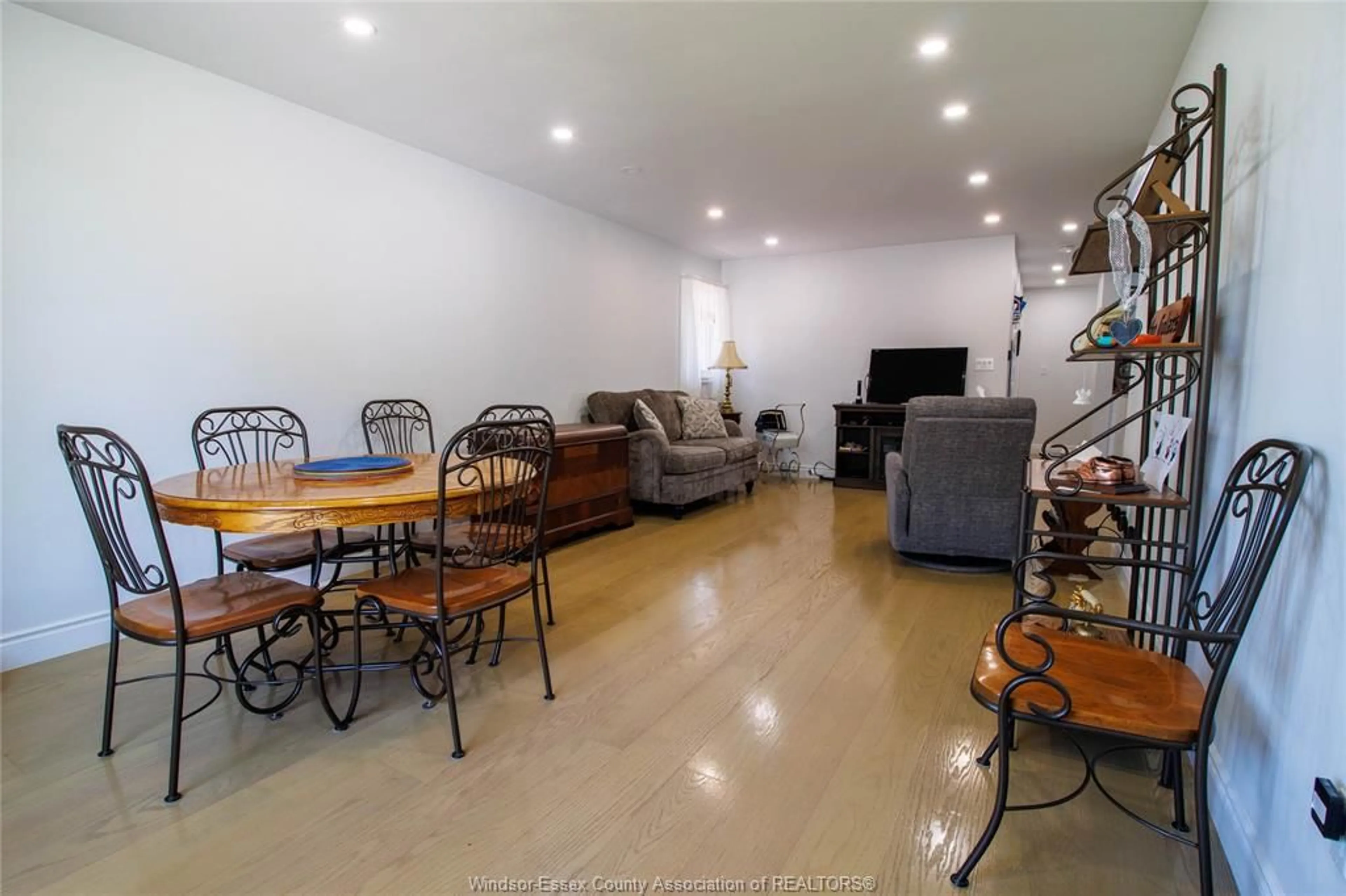 Unknown for 1968 Bernard Rd, Windsor Ontario N8W 4R5
