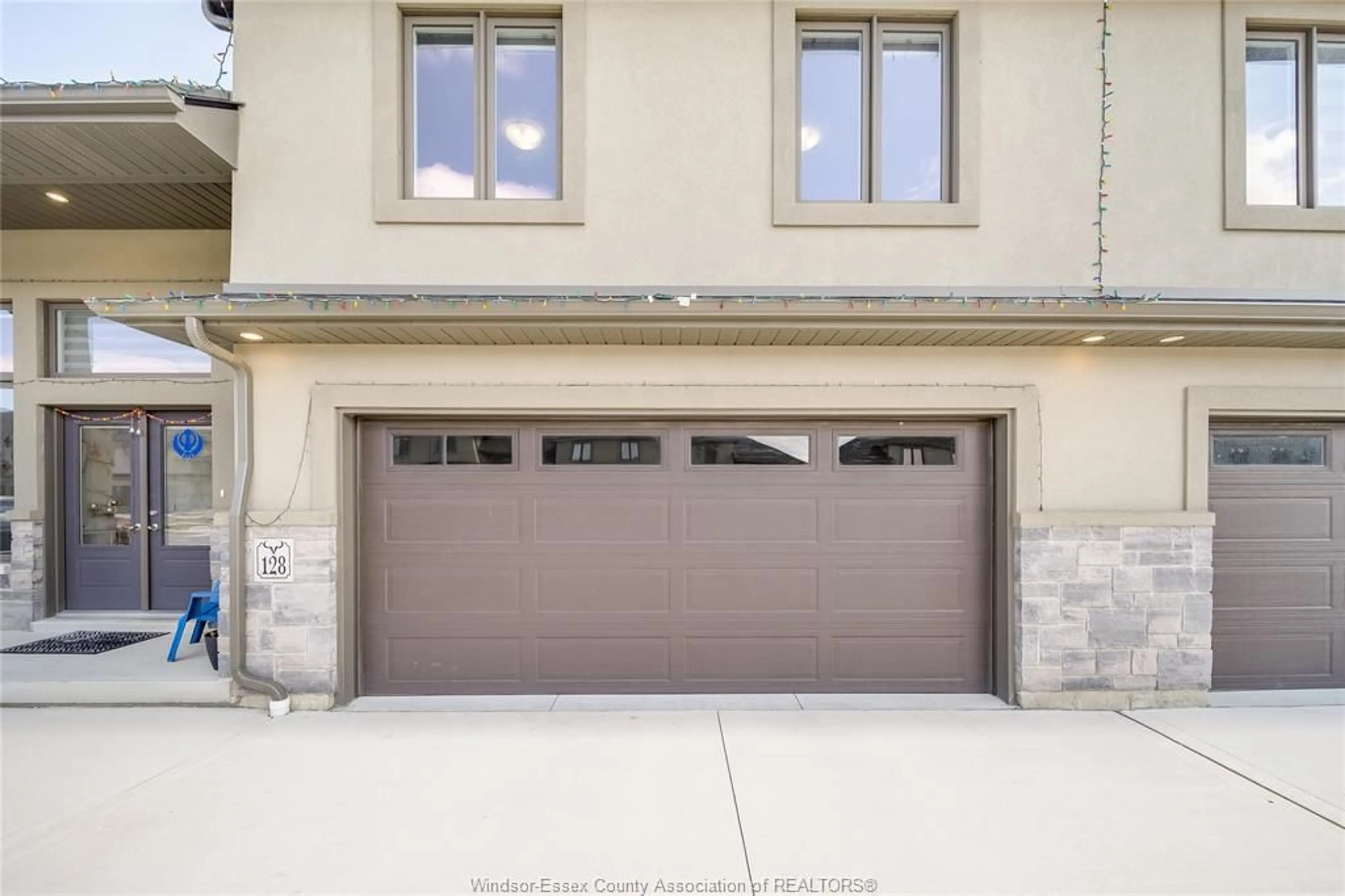 Indoor garage for 128 REED St, Essex Ontario N8M 0B2