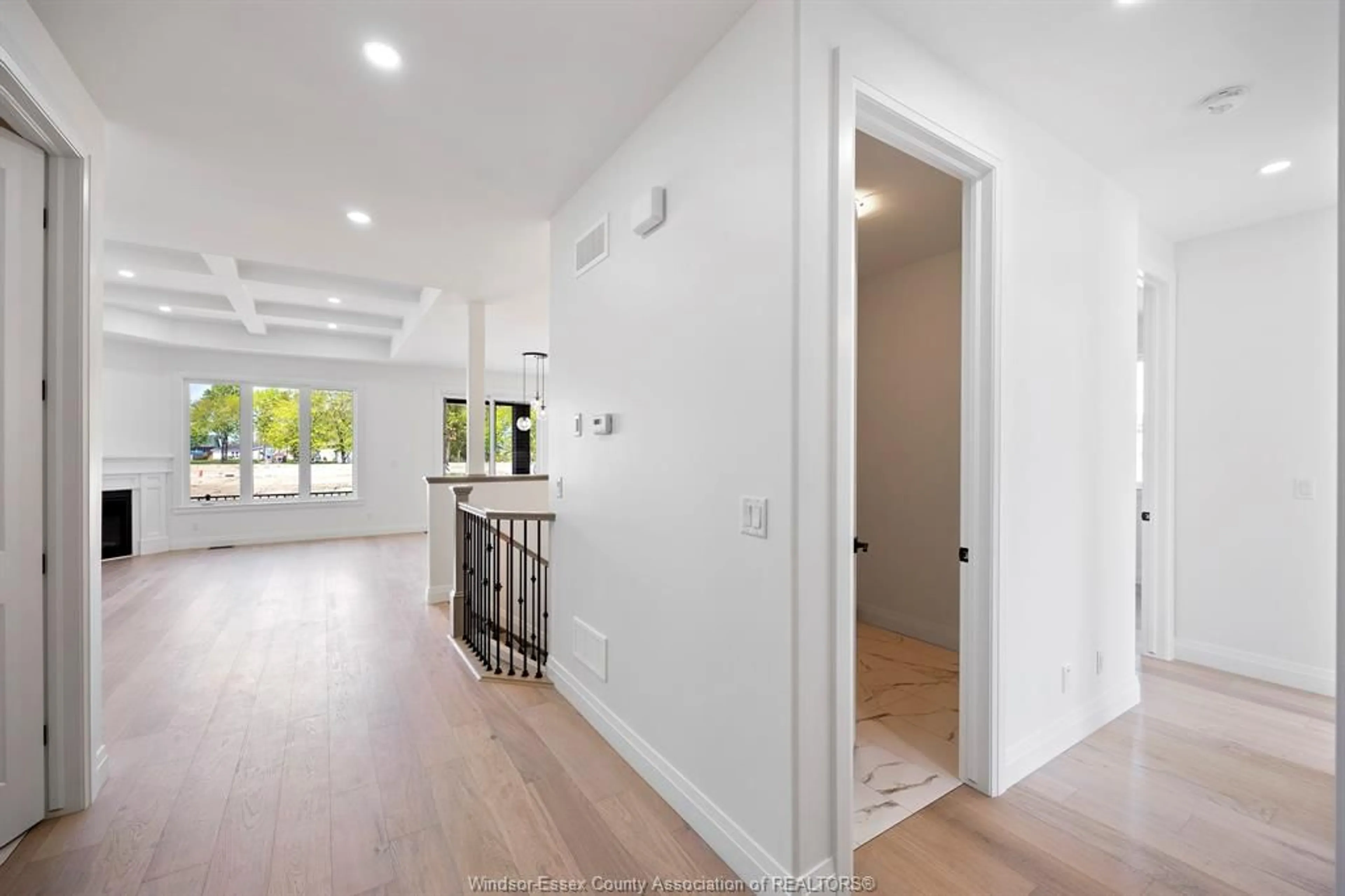 Indoor entryway for 3655 FARROW Ave, Windsor Ontario N9E 0B3