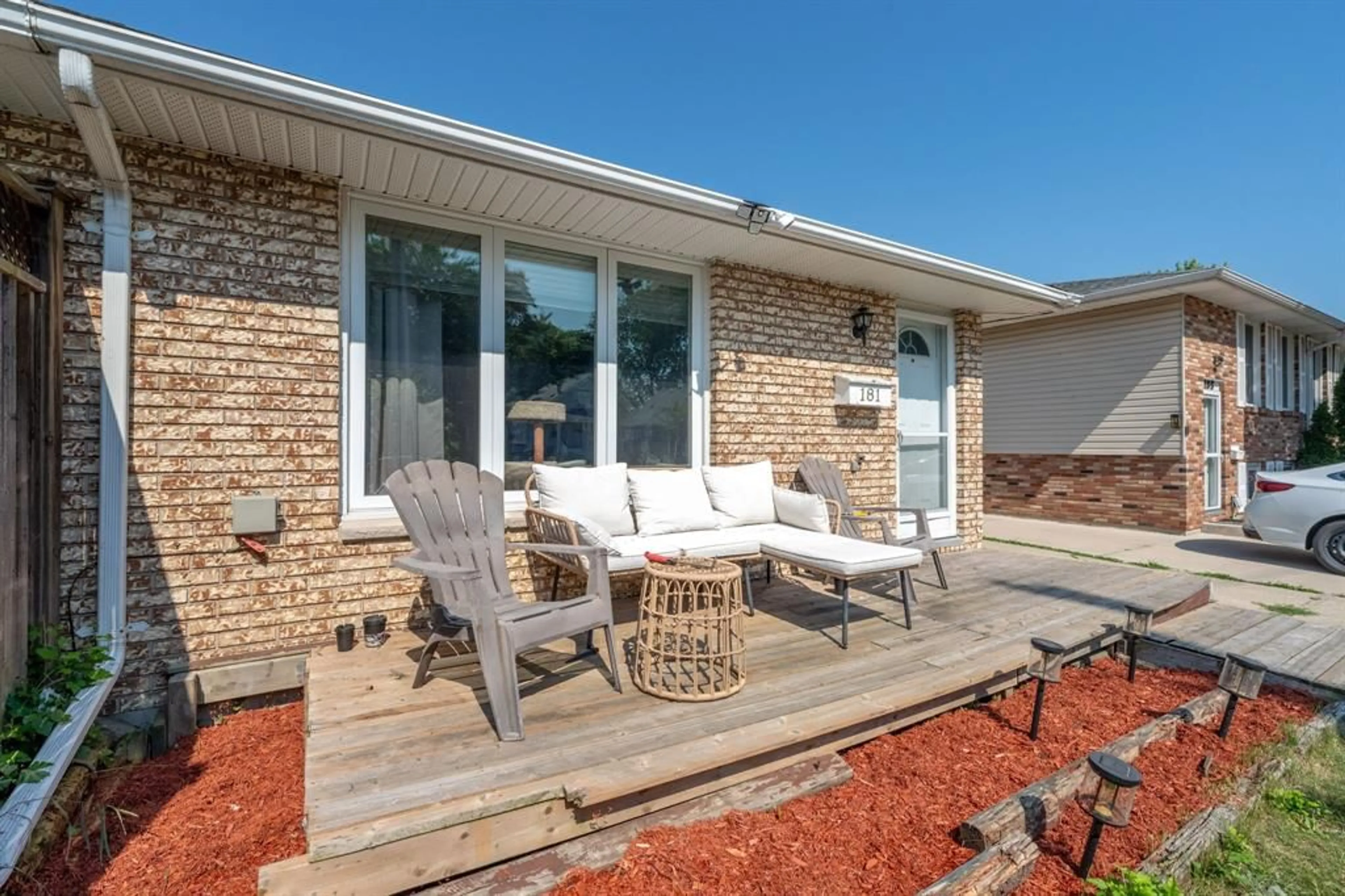 Home with brick exterior material, unknown for 181 COLLINGWOOD St, Sarnia Ontario N7T 6N1