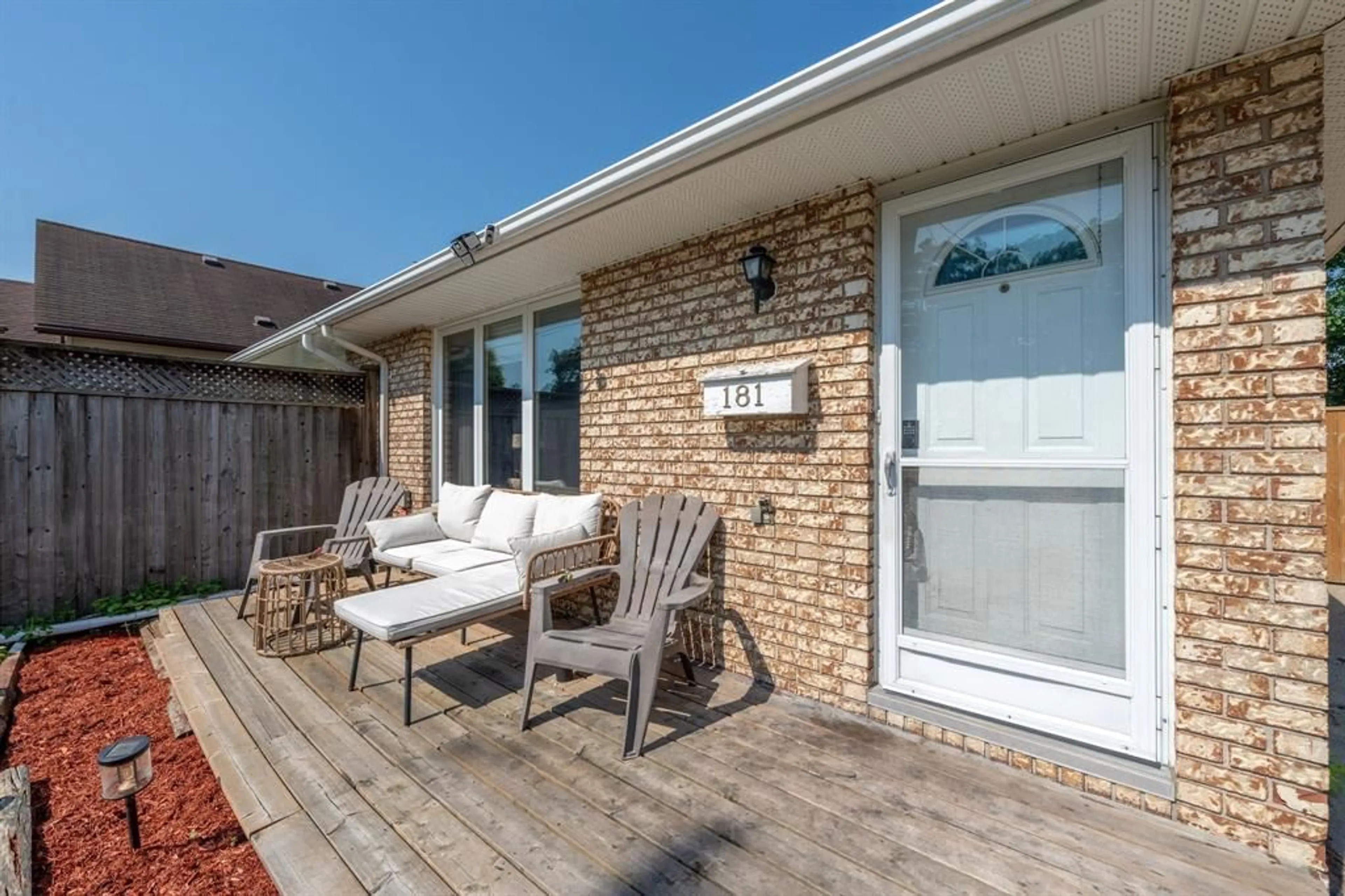 Patio, street for 181 COLLINGWOOD St, Sarnia Ontario N7T 6N1