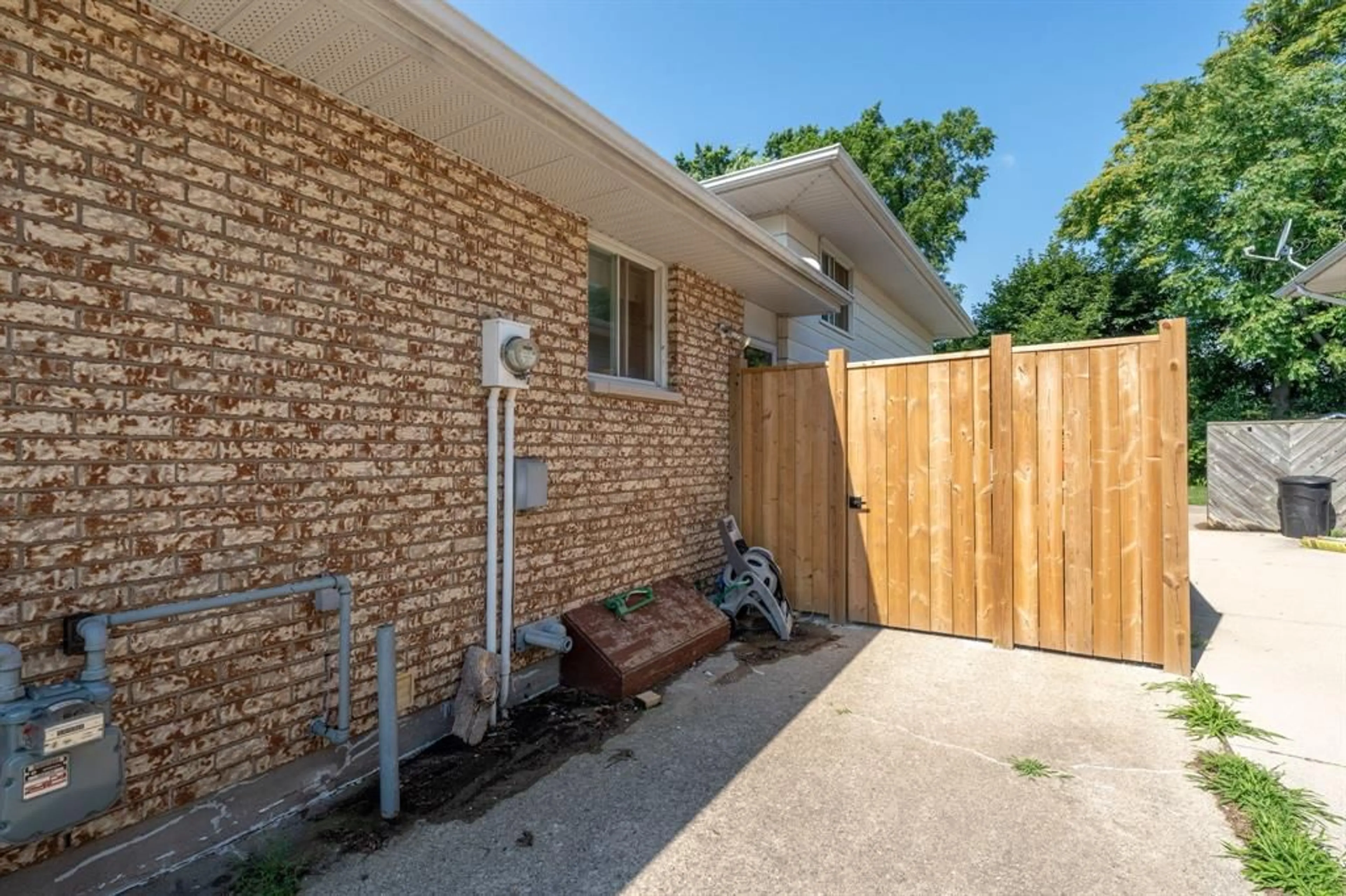 Unknown for 181 COLLINGWOOD St, Sarnia Ontario N7T 6N1