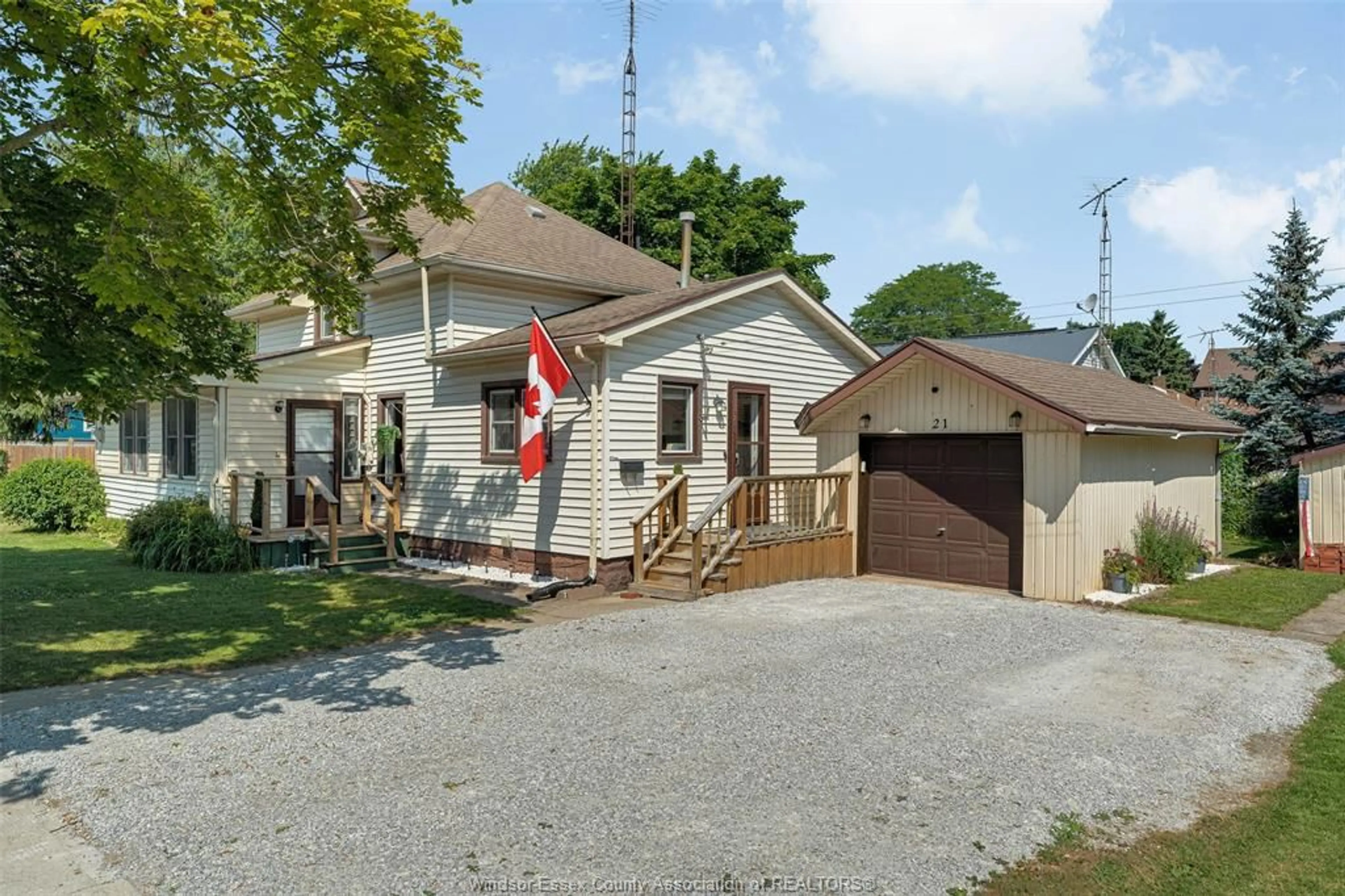 A pic from outside/outdoor area/front of a property/back of a property/a pic from drone, street for 21 MABLE St, Tilbury Ontario N0P 2L0