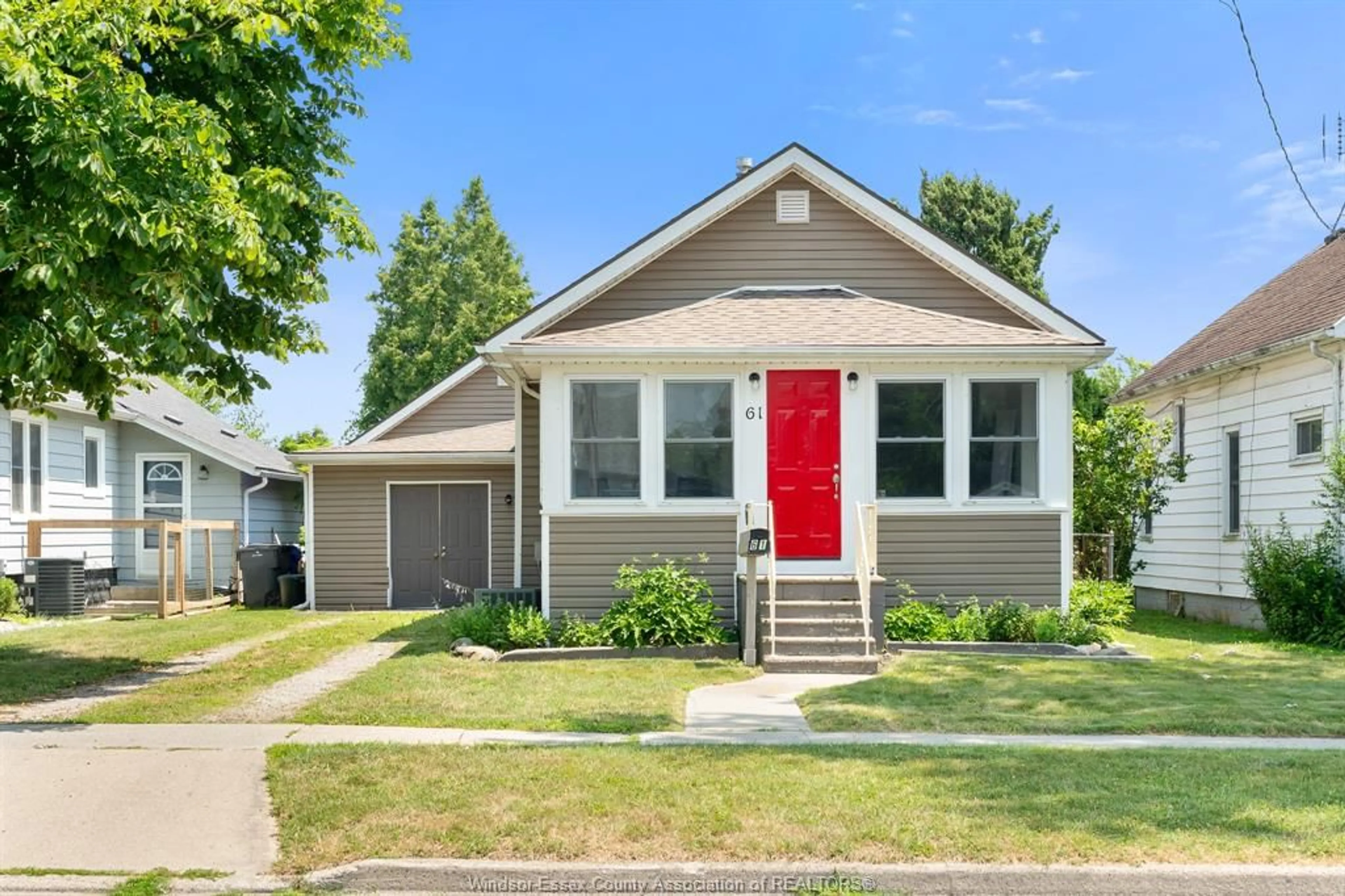 Home with vinyl exterior material, street for 61 Victoria Ave, Kingsville Ontario N9Y 1V9