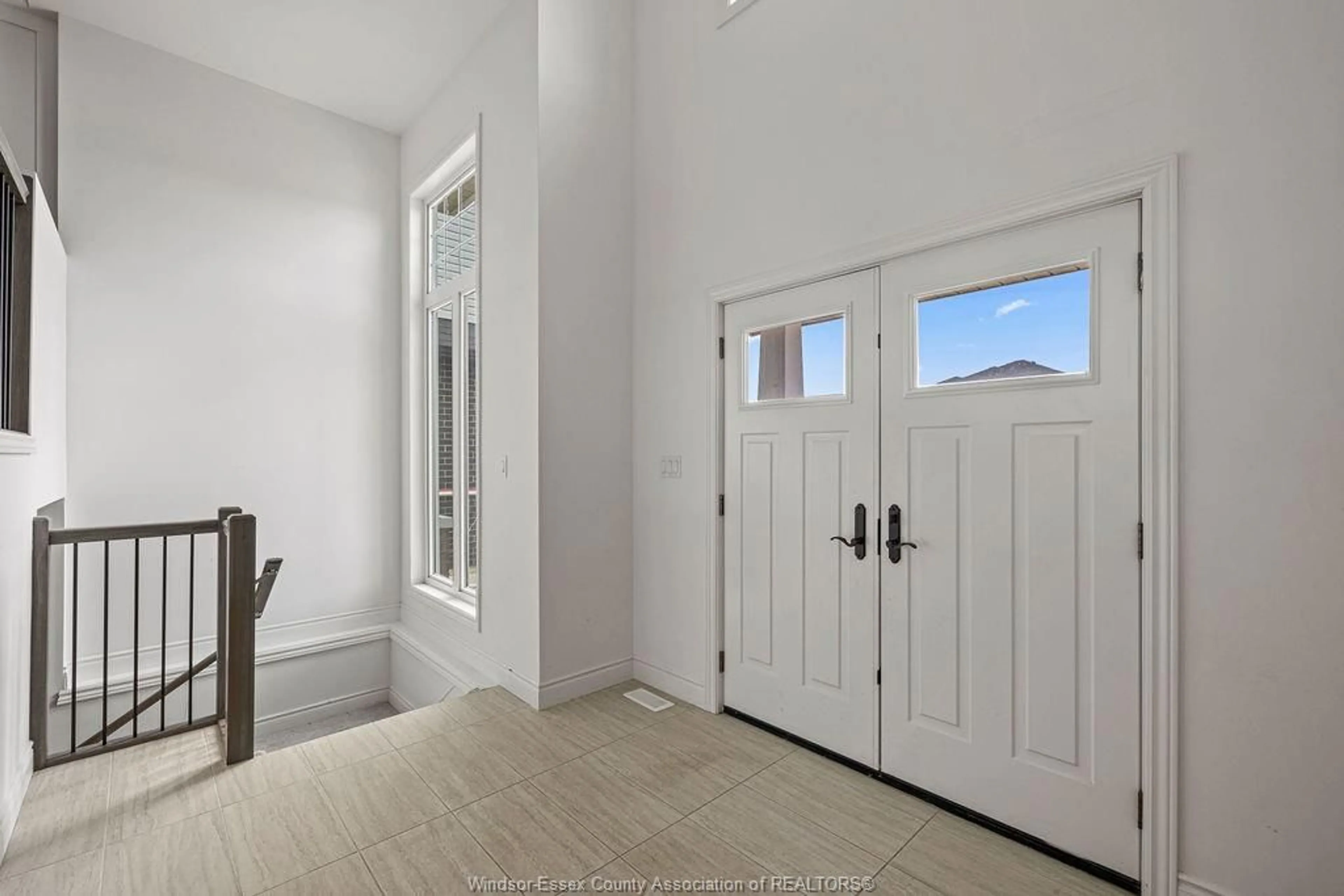 Indoor entryway for 309 MORIN Rd, Amherstburg Ontario N9V 0G8