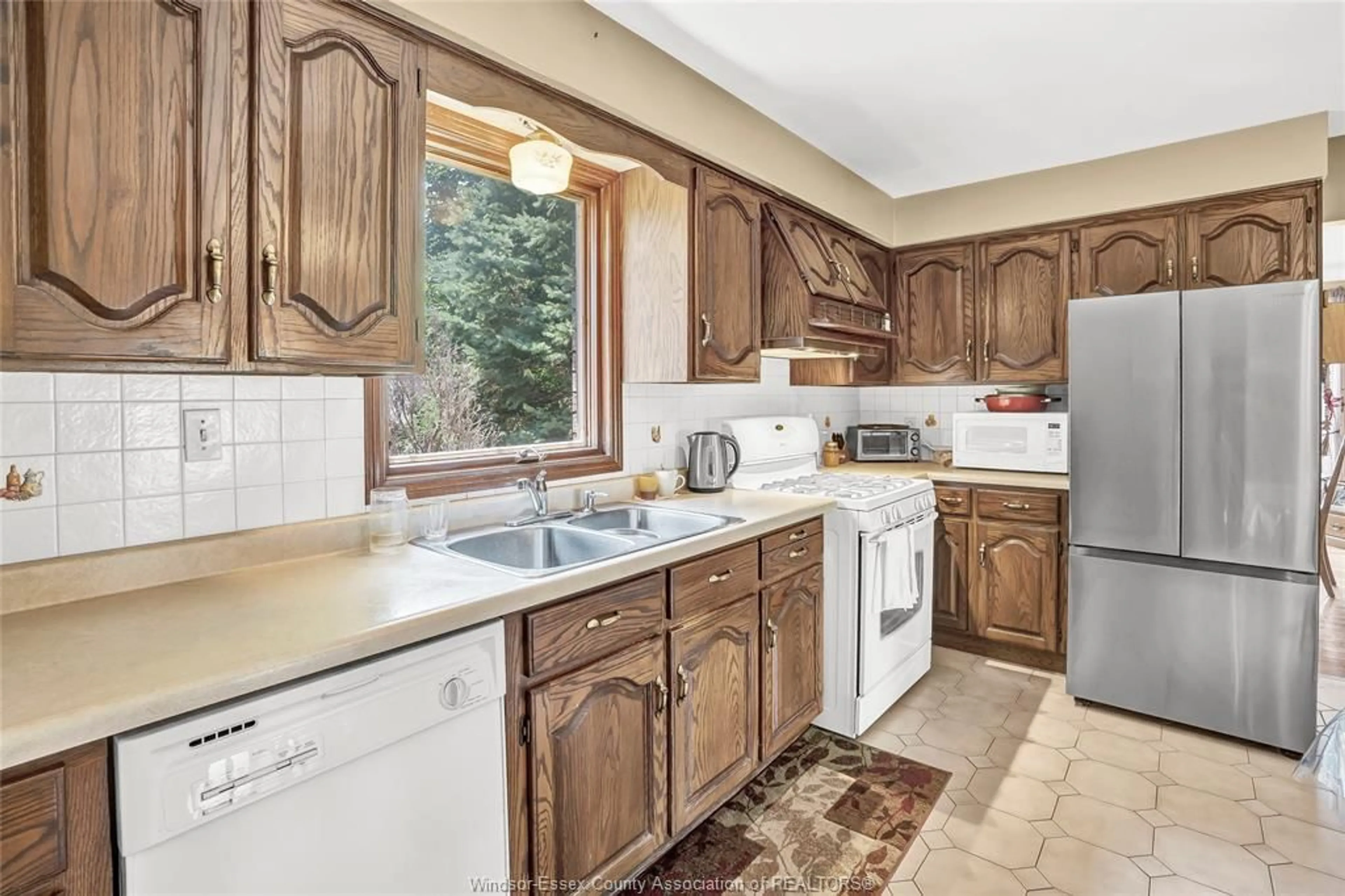 Standard kitchen, ceramic/tile floor for 3638-3640 HOWARD, Windsor Ontario N9E 3N5