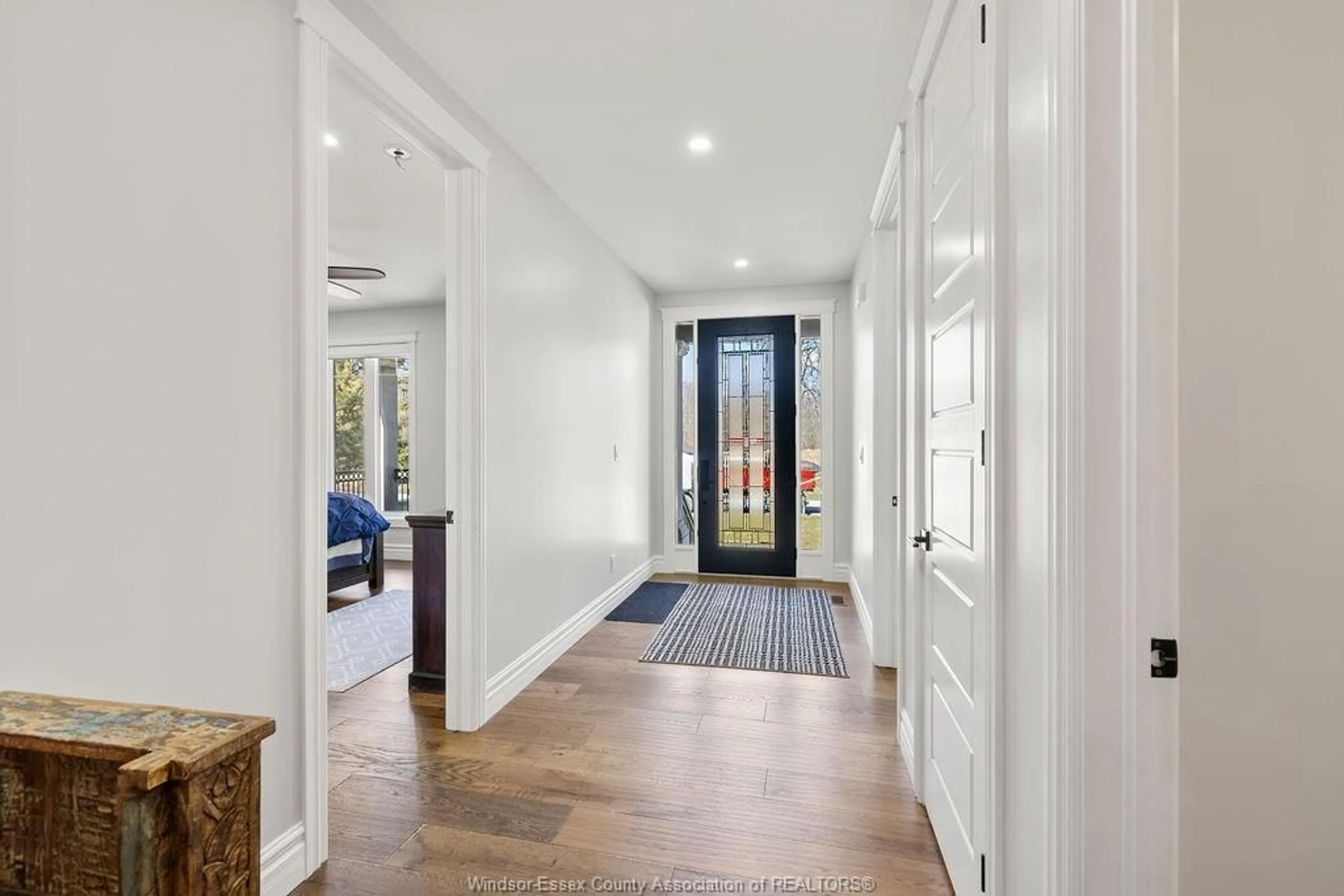 Indoor entryway for 1975 LANSING St, Windsor Ontario N9E 3S4