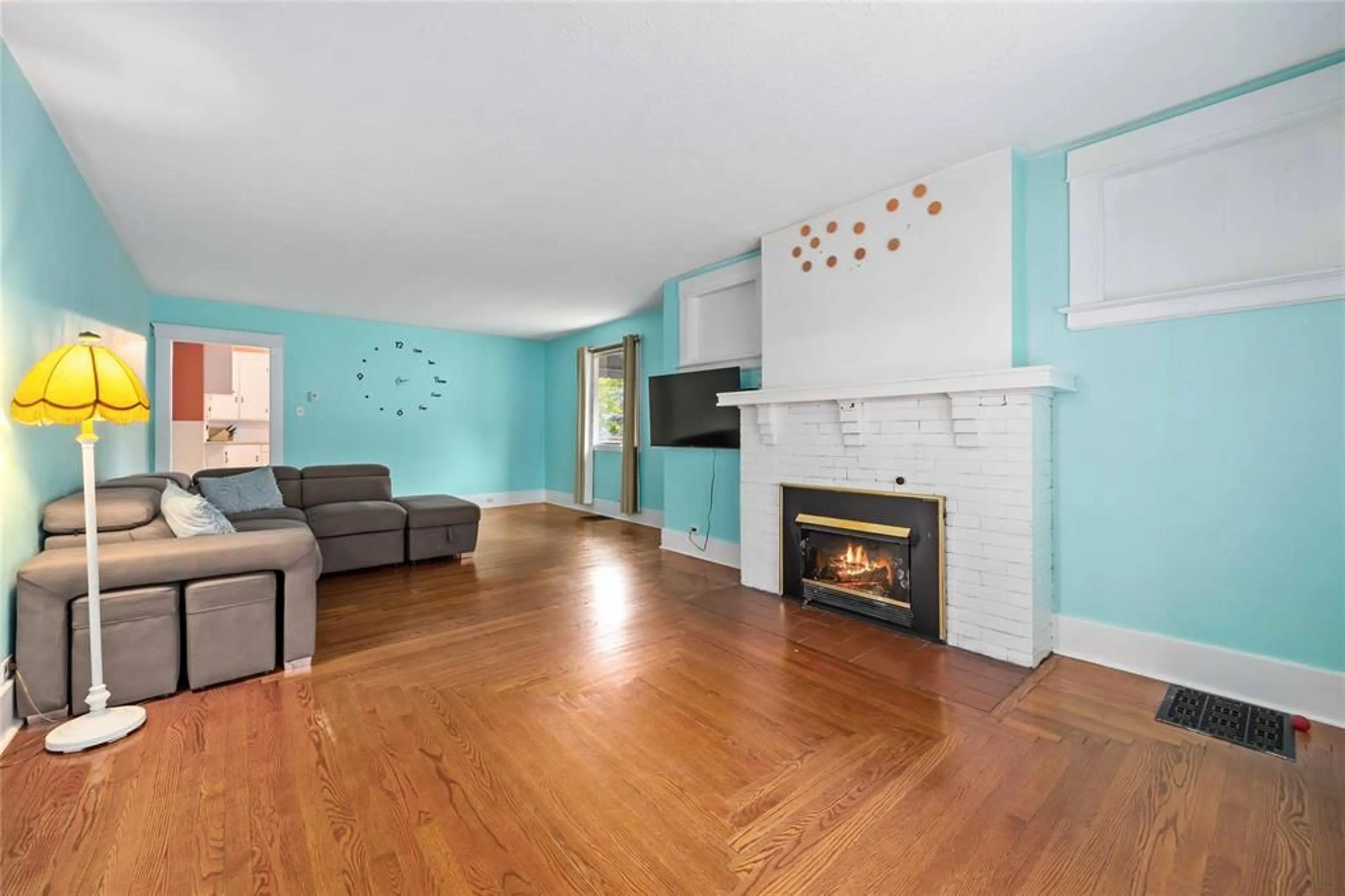 Living room with furniture, wood/laminate floor for 192 PENROSE St, Sarnia Ontario N7T 4V2