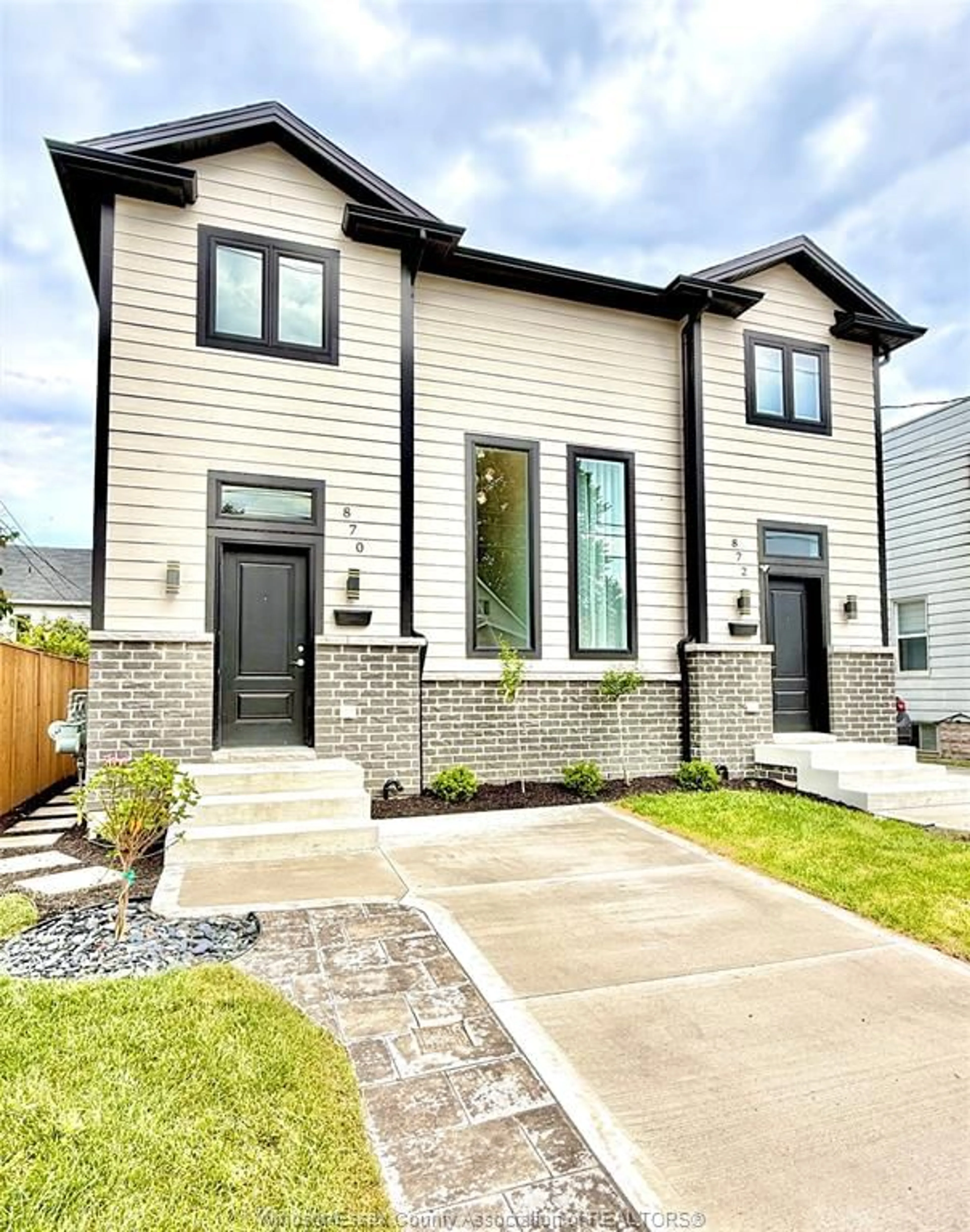 Home with brick exterior material, street for 870 Arthur, Windsor Ontario N8Y 3Y2