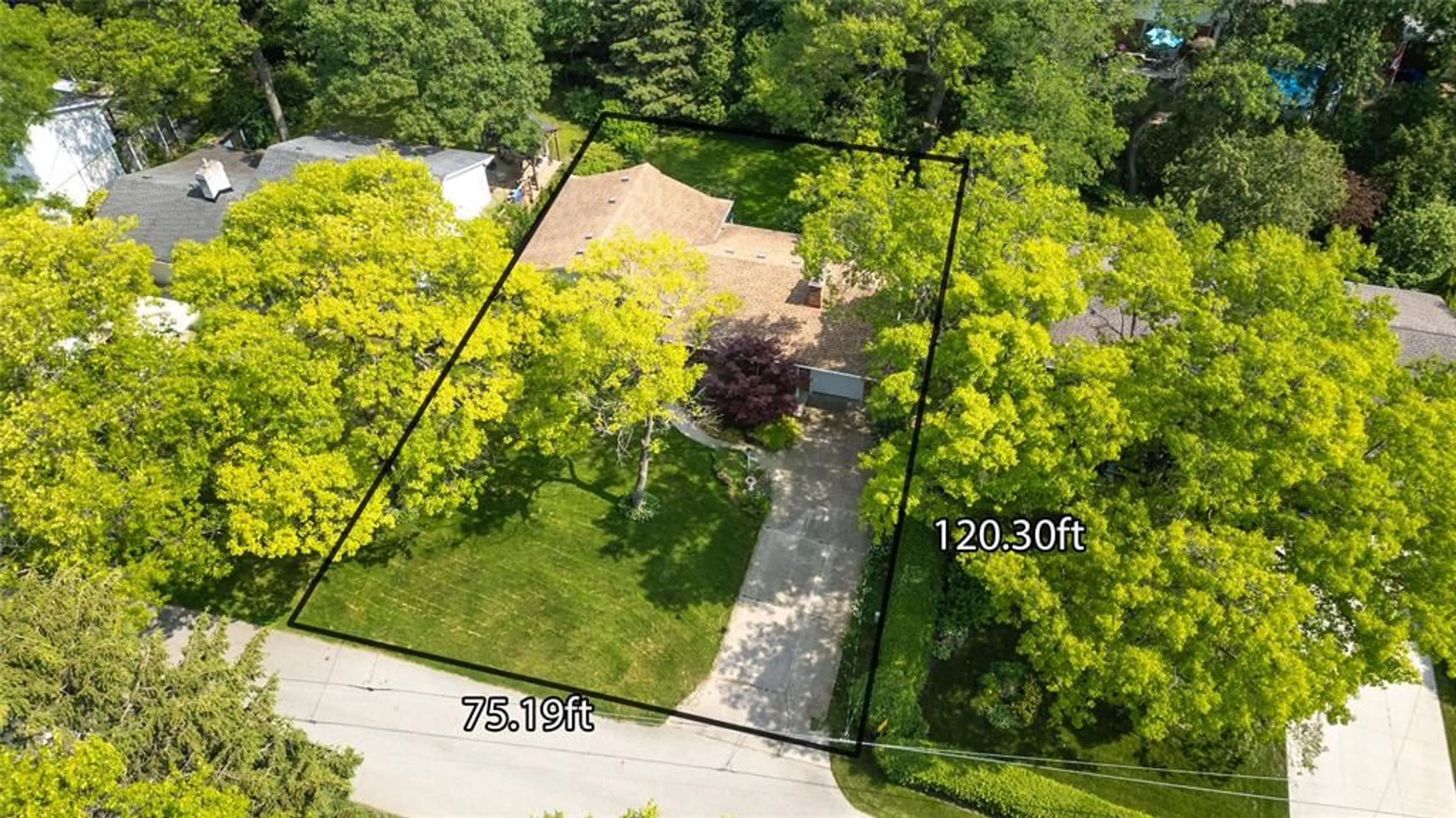 A pic from outside/outdoor area/front of a property/back of a property/a pic from drone, street for 1441 SYLVAN Crt, Sarnia Ontario N7S 2K8