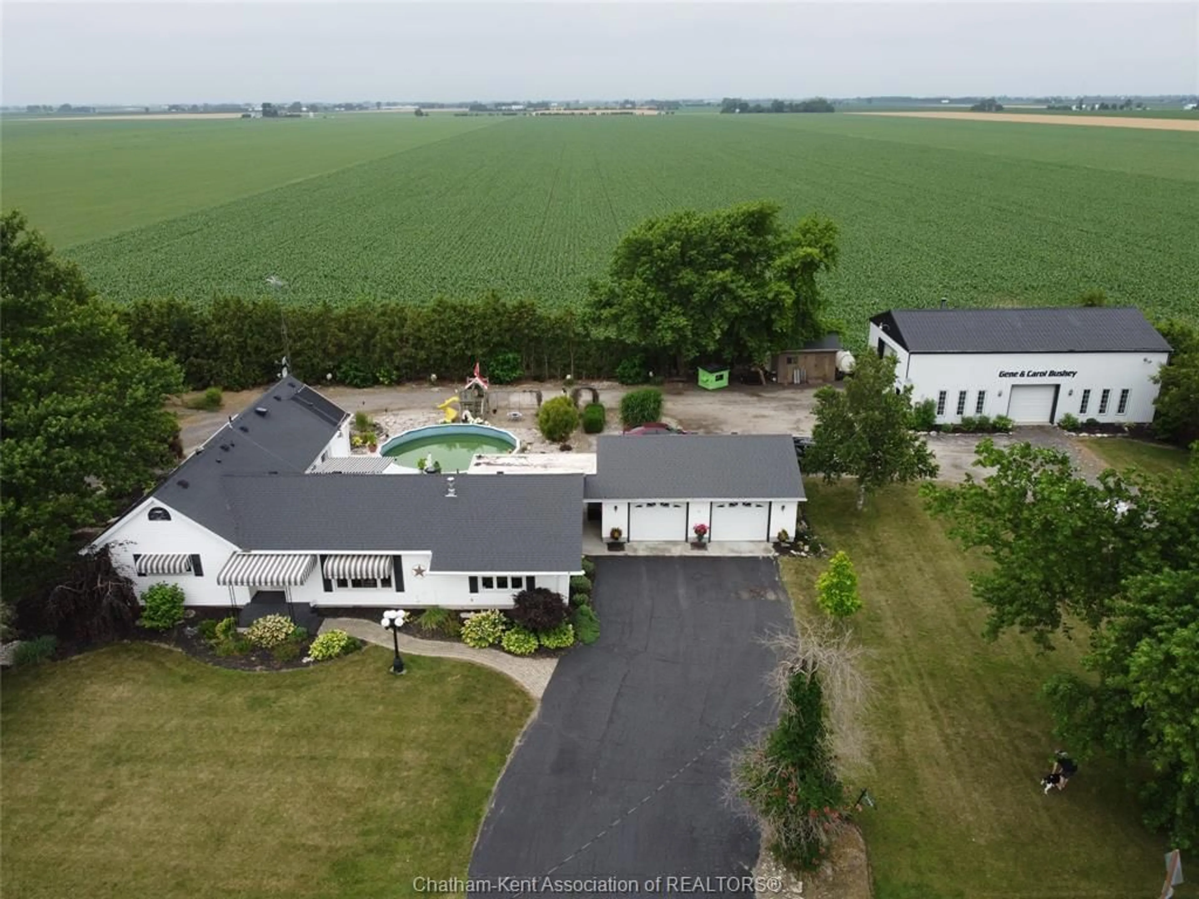 A pic from outside/outdoor area/front of a property/back of a property/a pic from drone, unknown for 7465 CREEK Line, Chatham Ontario N7M 5J7