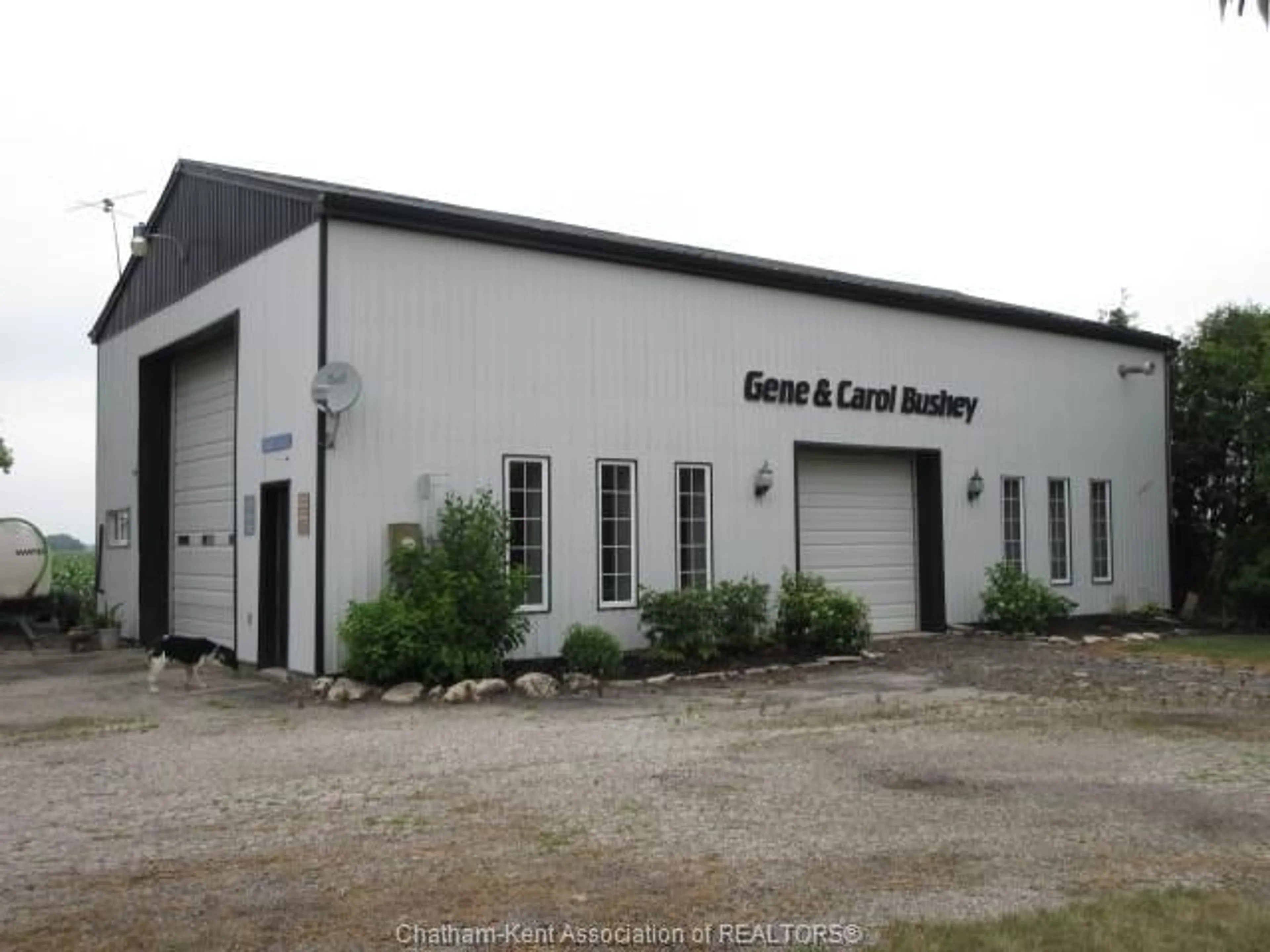 Indoor garage for 7465 CREEK Line, Chatham Ontario N7M 5J7