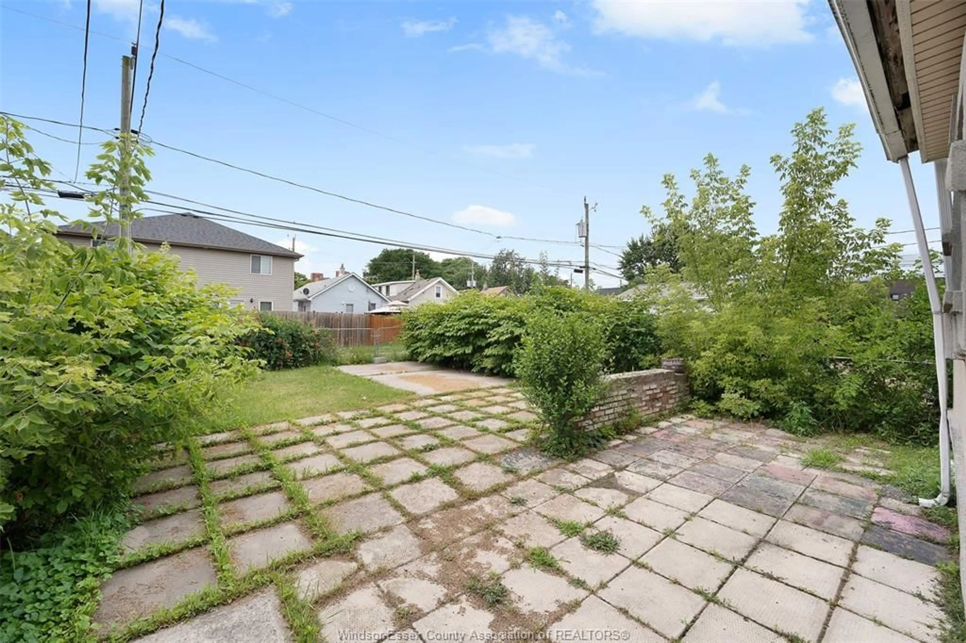 Patio, street for 1061 HIGHLAND Ave, Windsor Ontario N9A 1R6