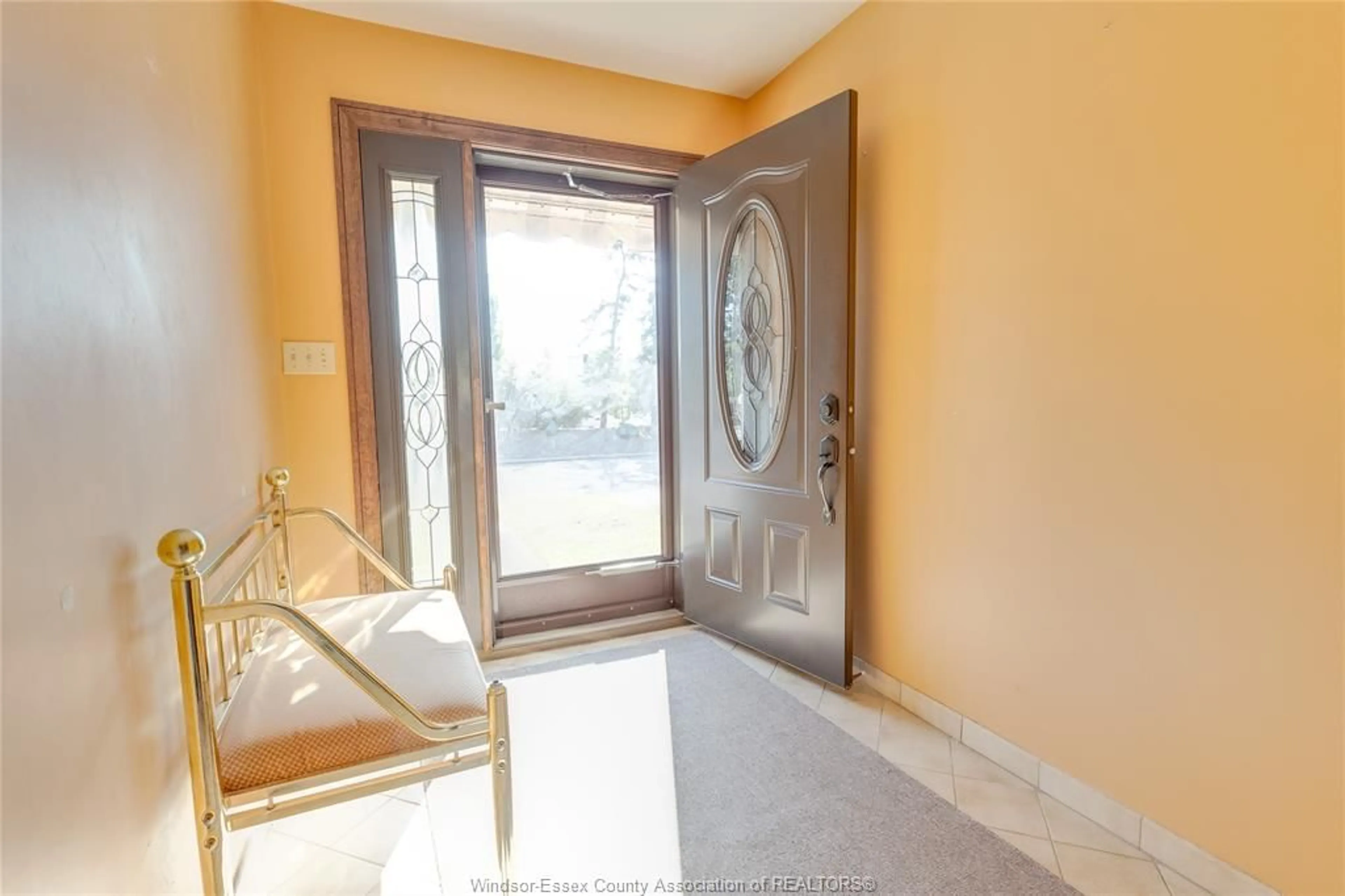 Indoor entryway for 3061 JEFFERSON, Windsor Ontario N8T 3B8
