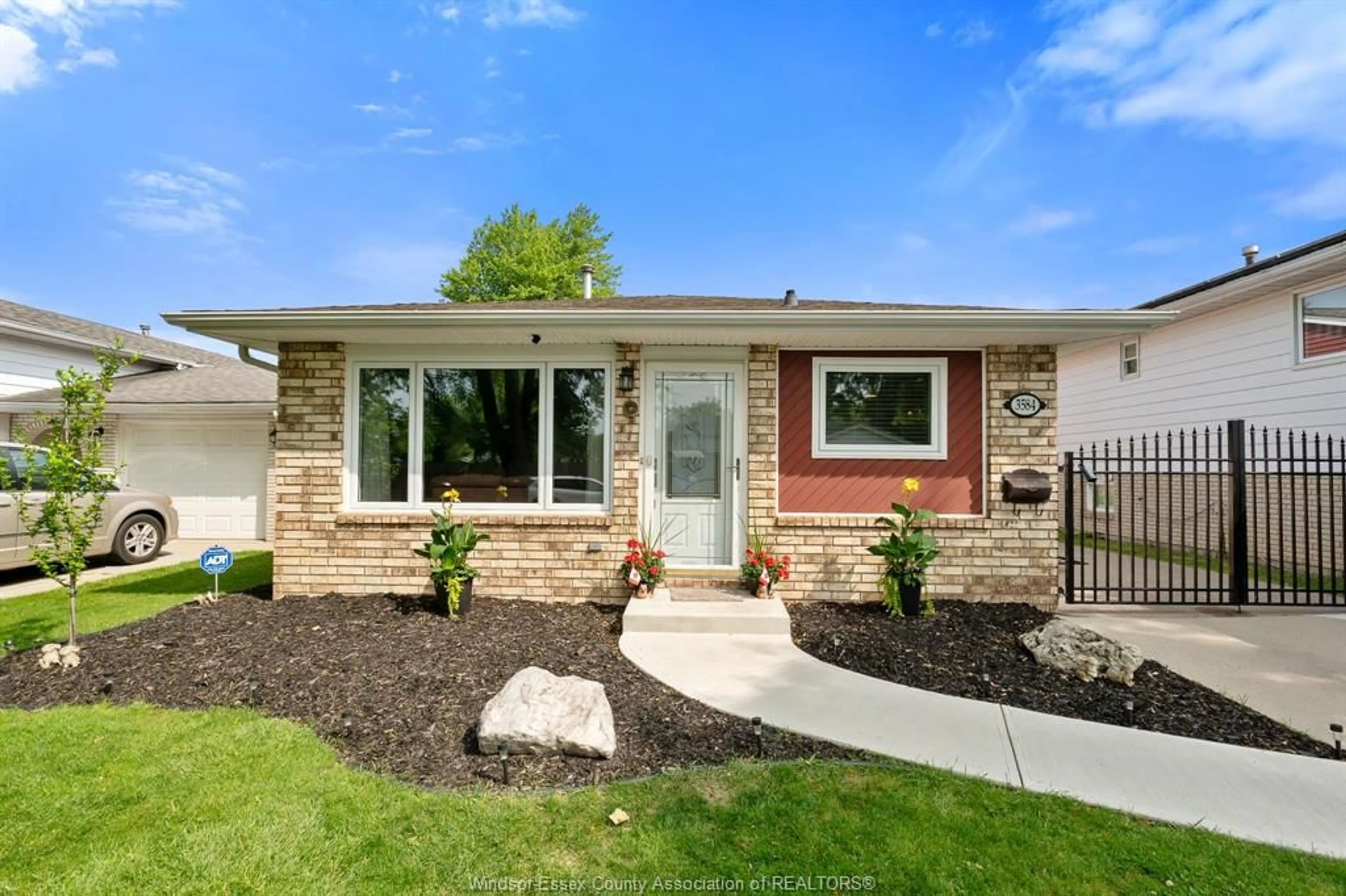 Home with brick exterior material, street for 3584 PINEVIEW Cres, Windsor Ontario N8R 2A9