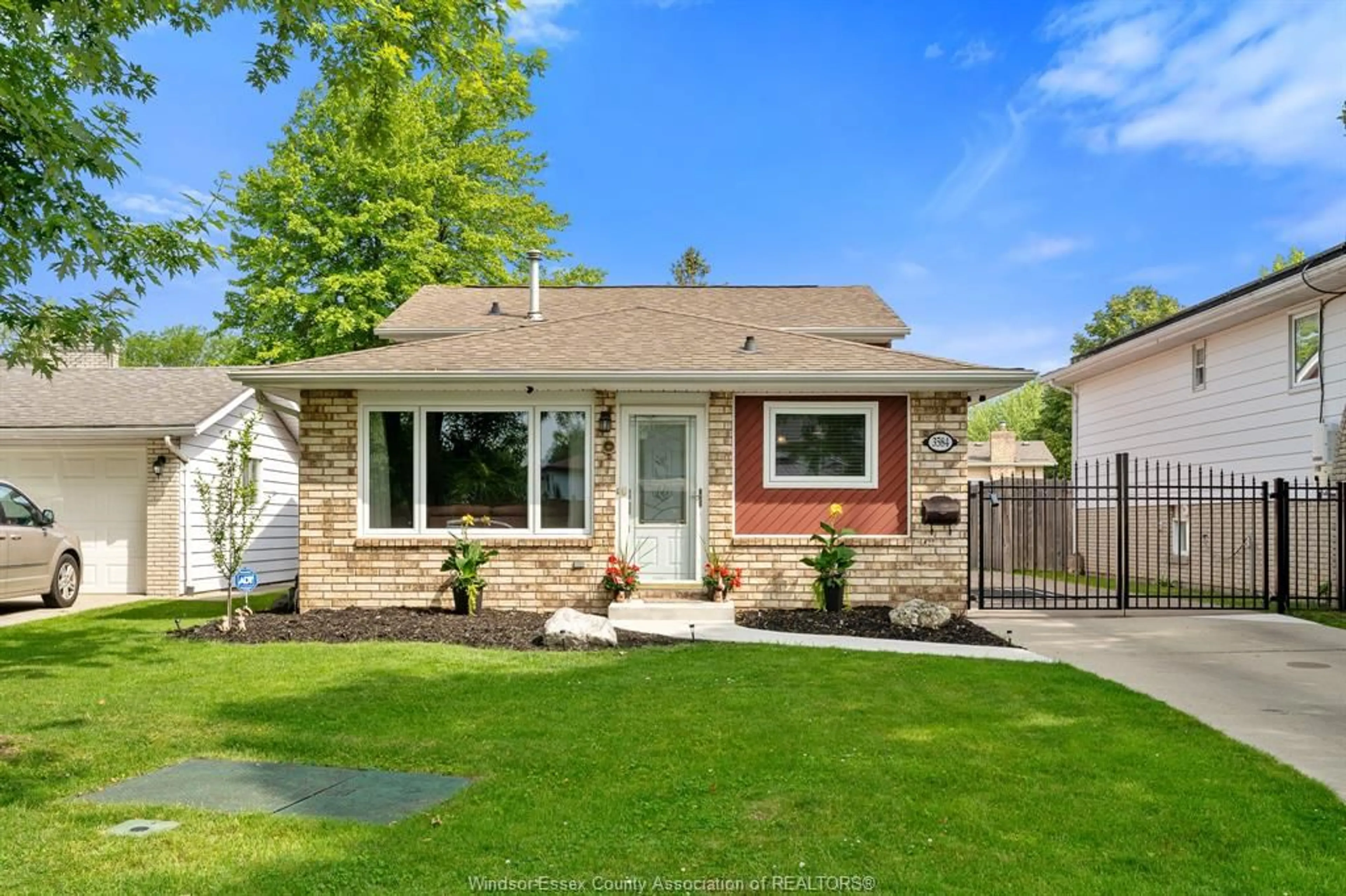 Home with brick exterior material, street for 3584 PINEVIEW Cres, Windsor Ontario N8R 2A9