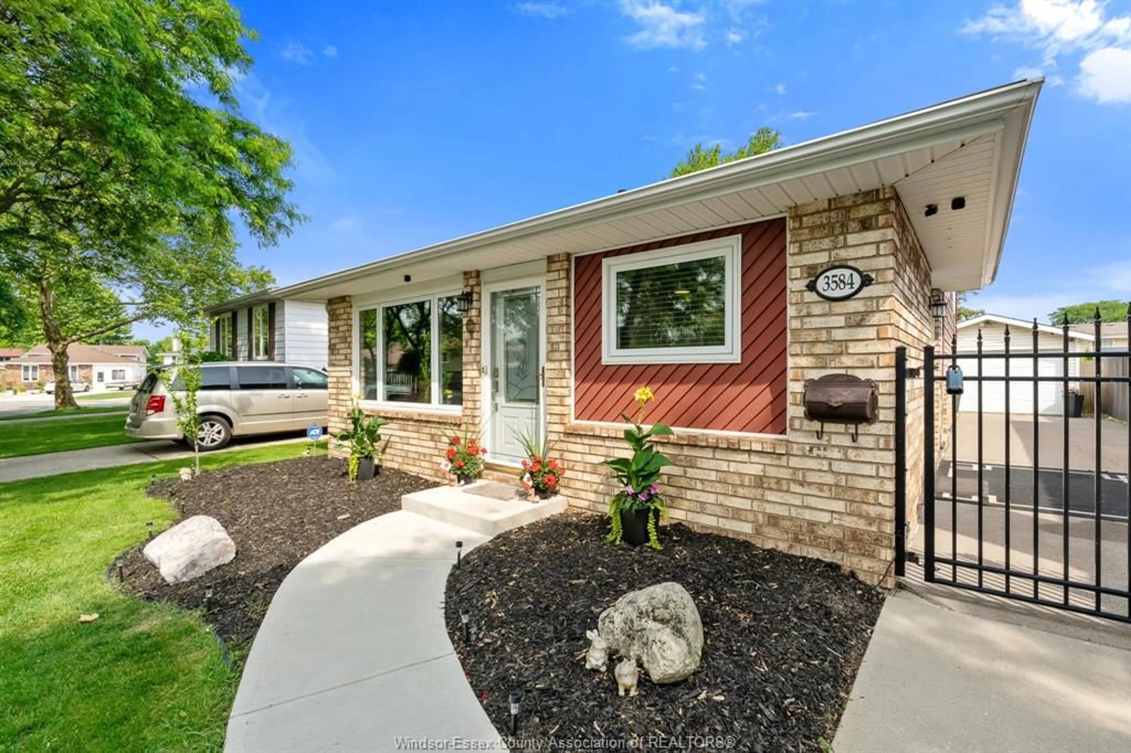Home with brick exterior material, street for 3584 PINEVIEW Cres, Windsor Ontario N8R 2A9