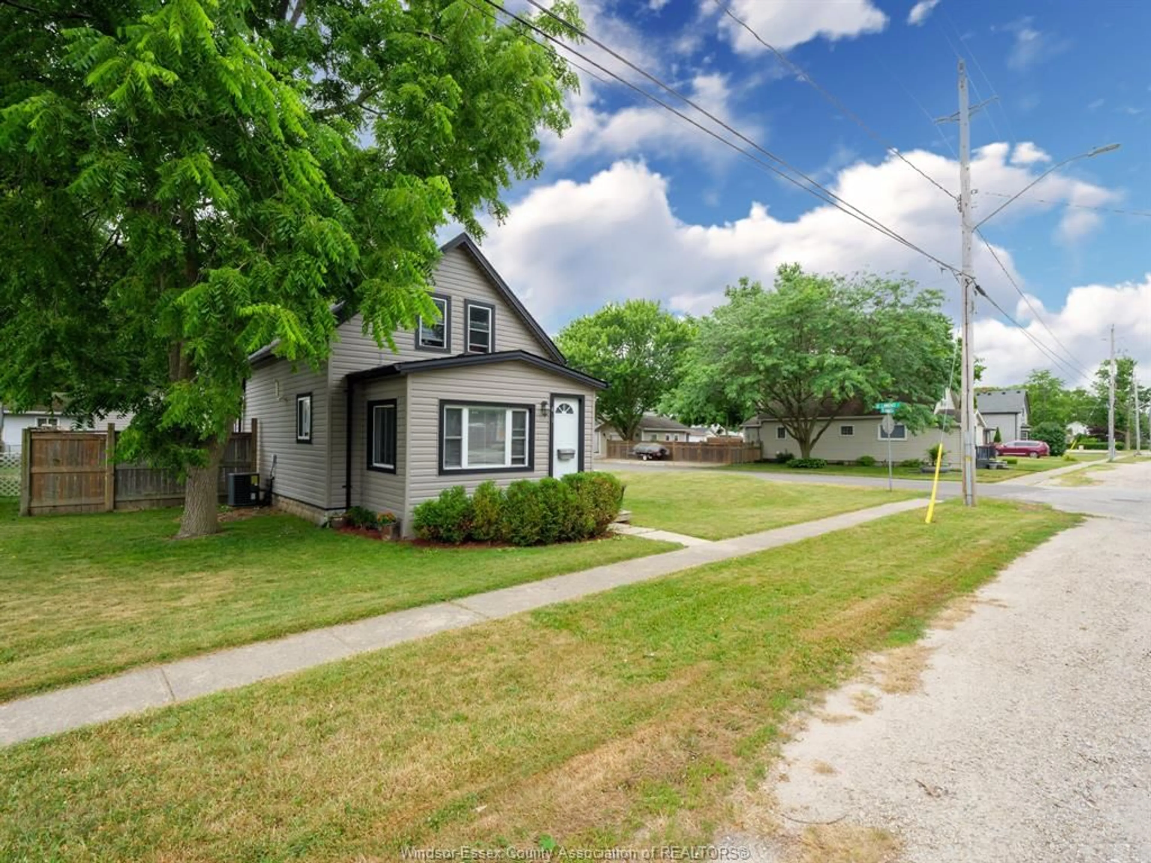 A pic from outside/outdoor area/front of a property/back of a property/a pic from drone, street for 440 ST CHARLES, Lakeshore Ontario N0R 1A0