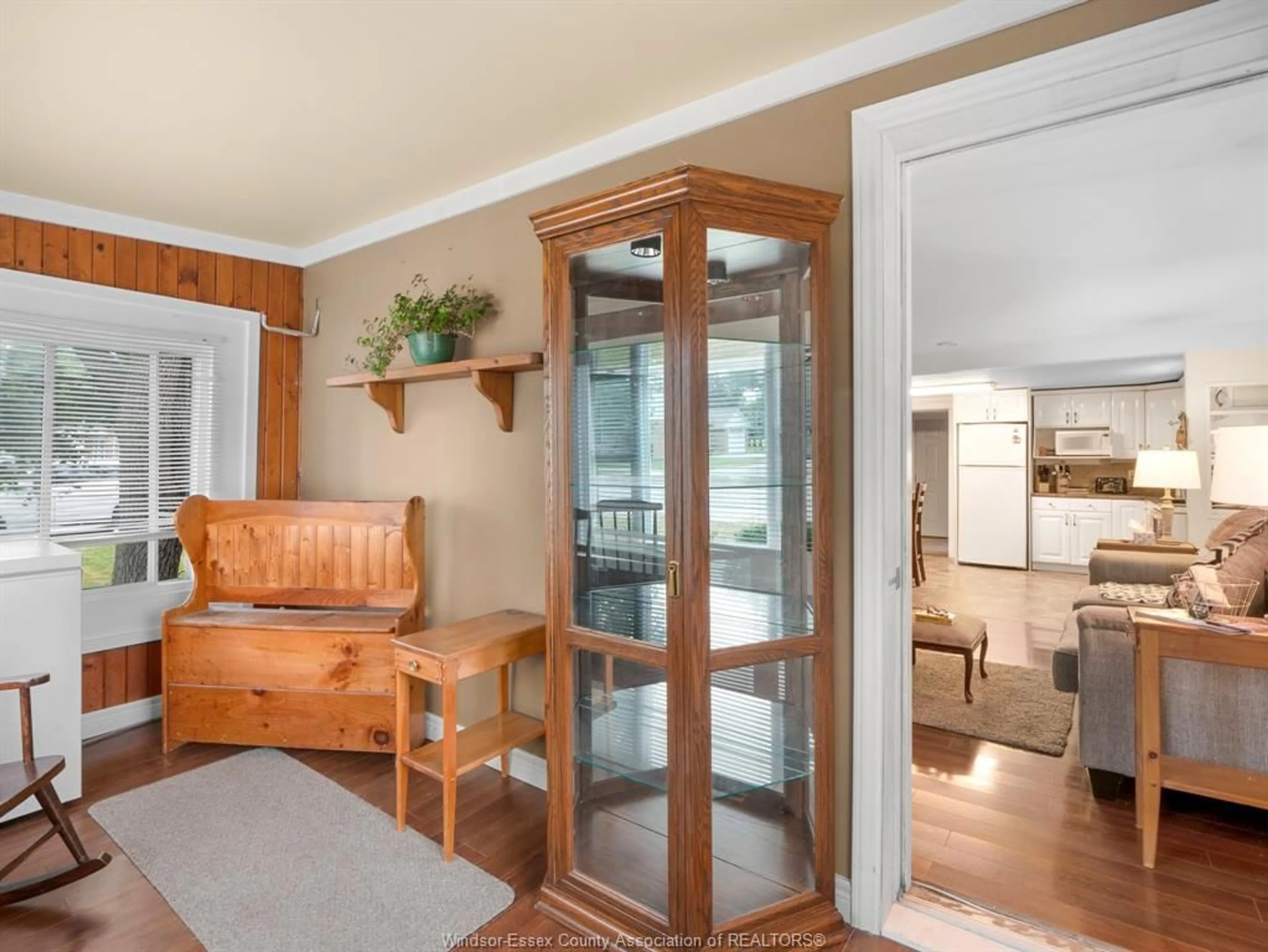 Indoor entryway for 440 ST CHARLES, Lakeshore Ontario N0R 1A0