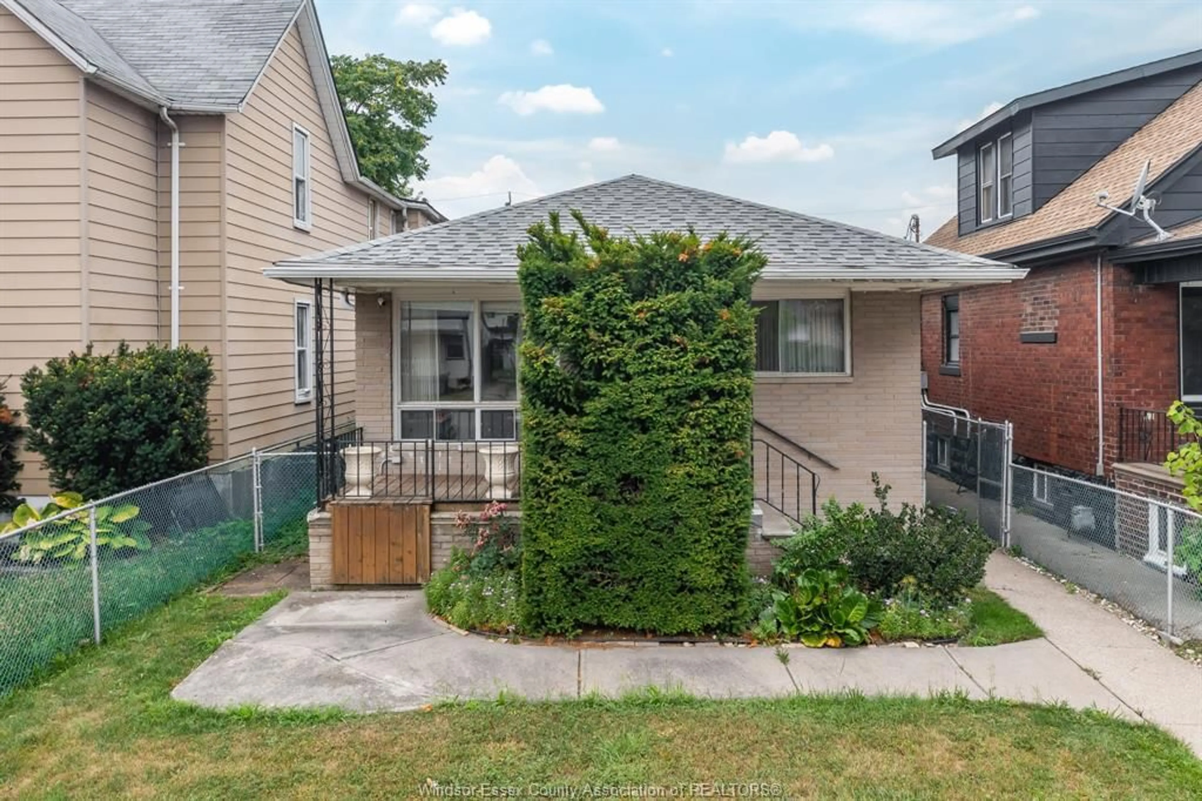 Unknown for 1669 PARENT, Windsor Ontario N8X 4J9