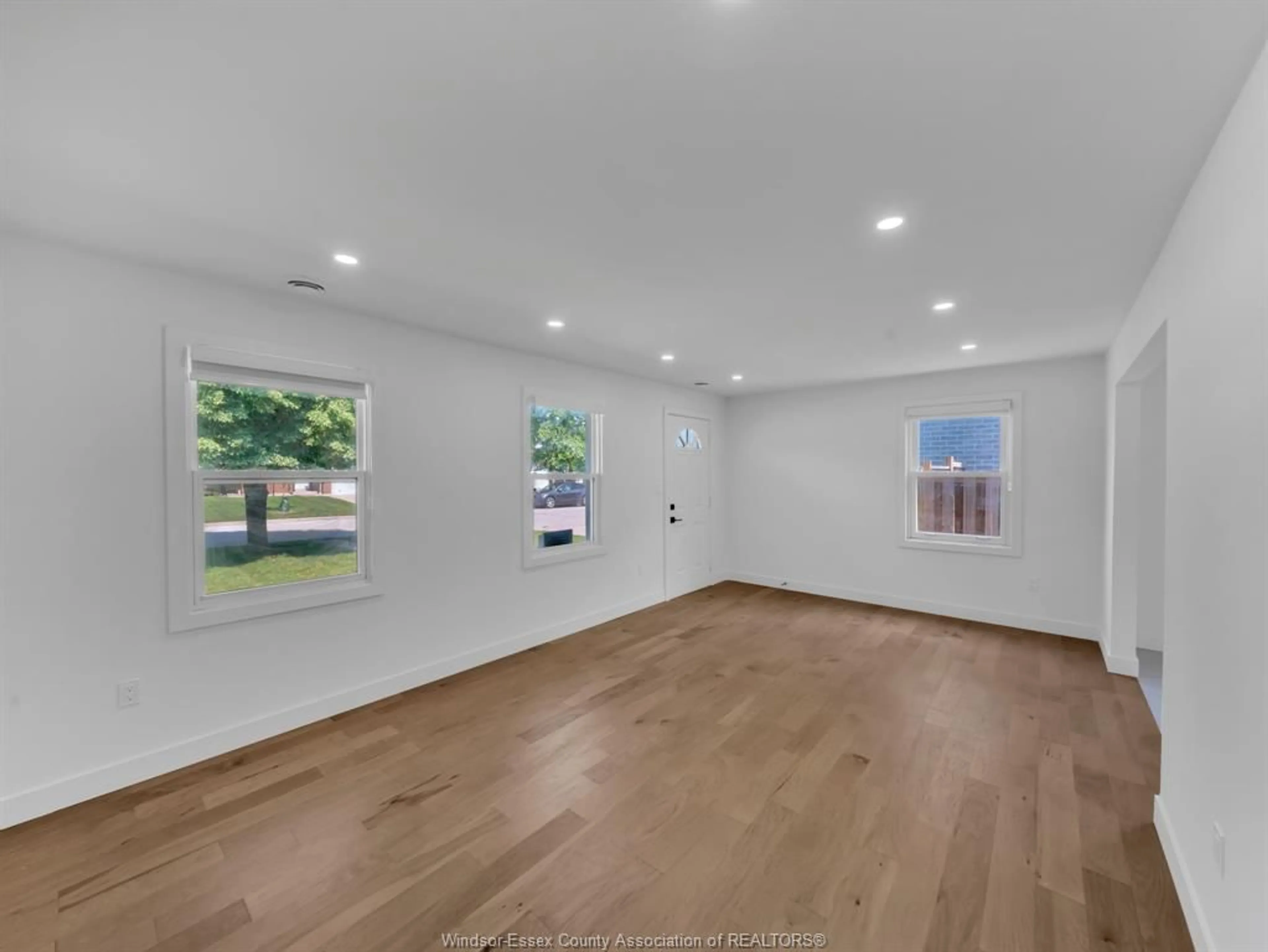 A pic of a room for 1605 ST. CLAIR, Windsor Ontario N9B 3K9