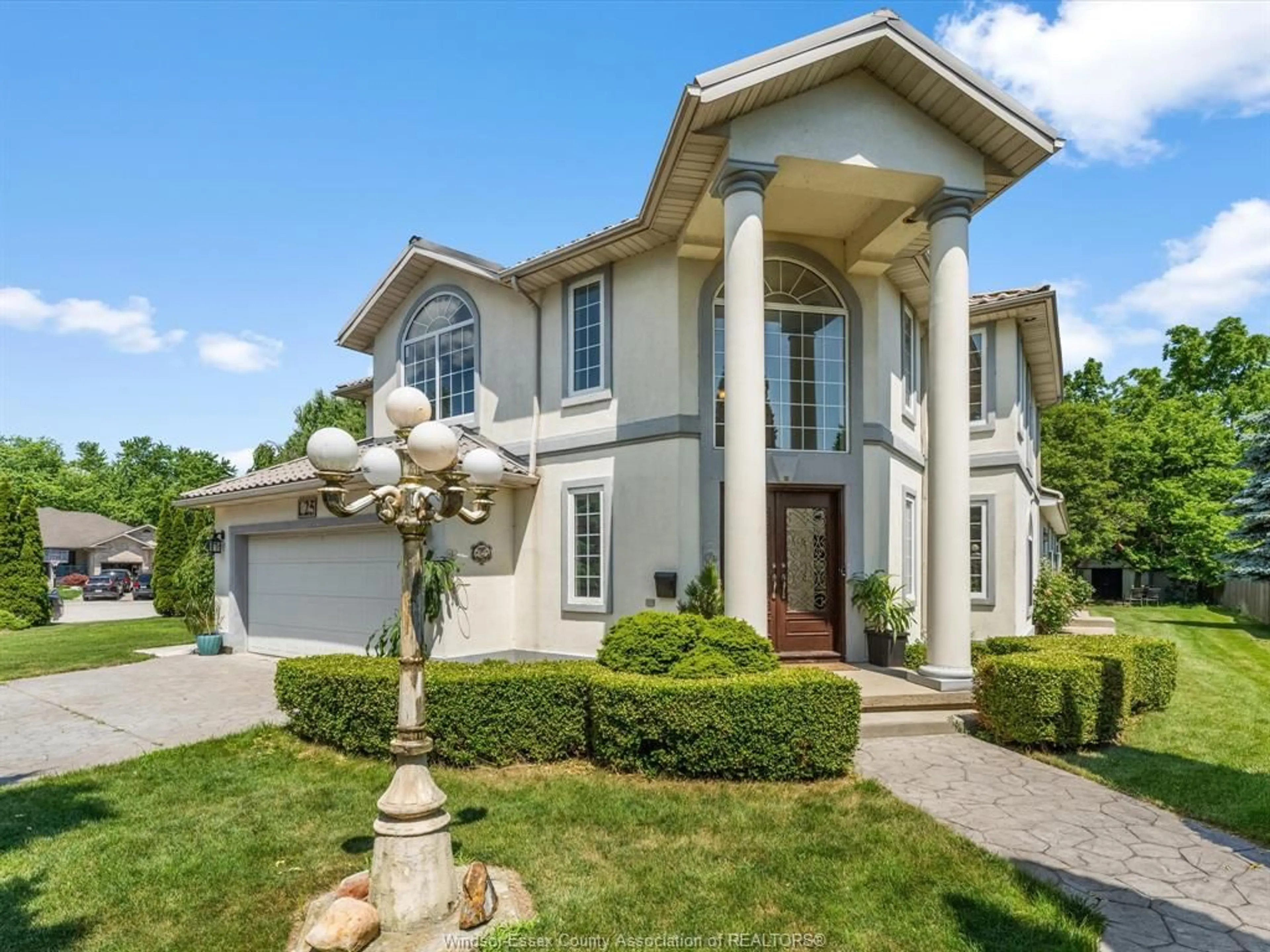 Home with brick exterior material, street for 25 IVY Lane, Kingsville Ontario N9Y 3Z9