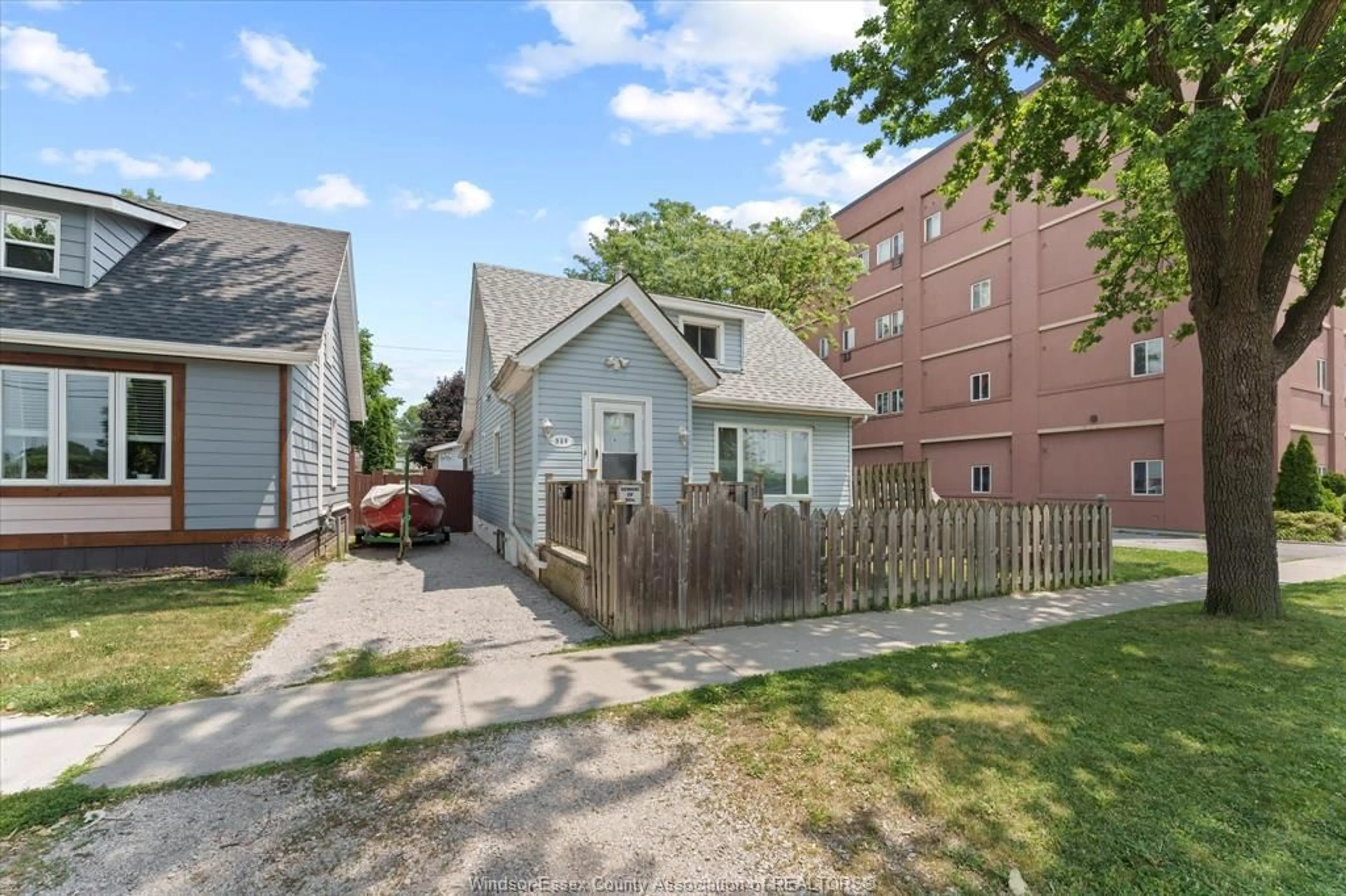 Shed for 956 ST. LUKE Rd, Windsor Ontario N8Y 3M6